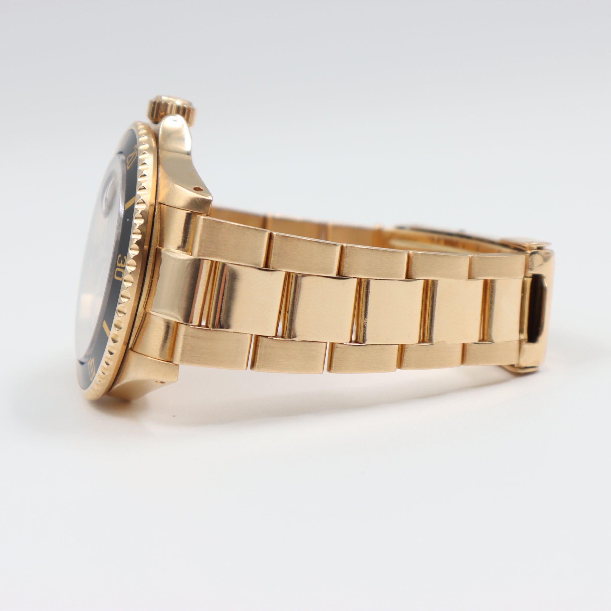 Rolex - Submariner - 16618 - Black Dial - Gold - 2008