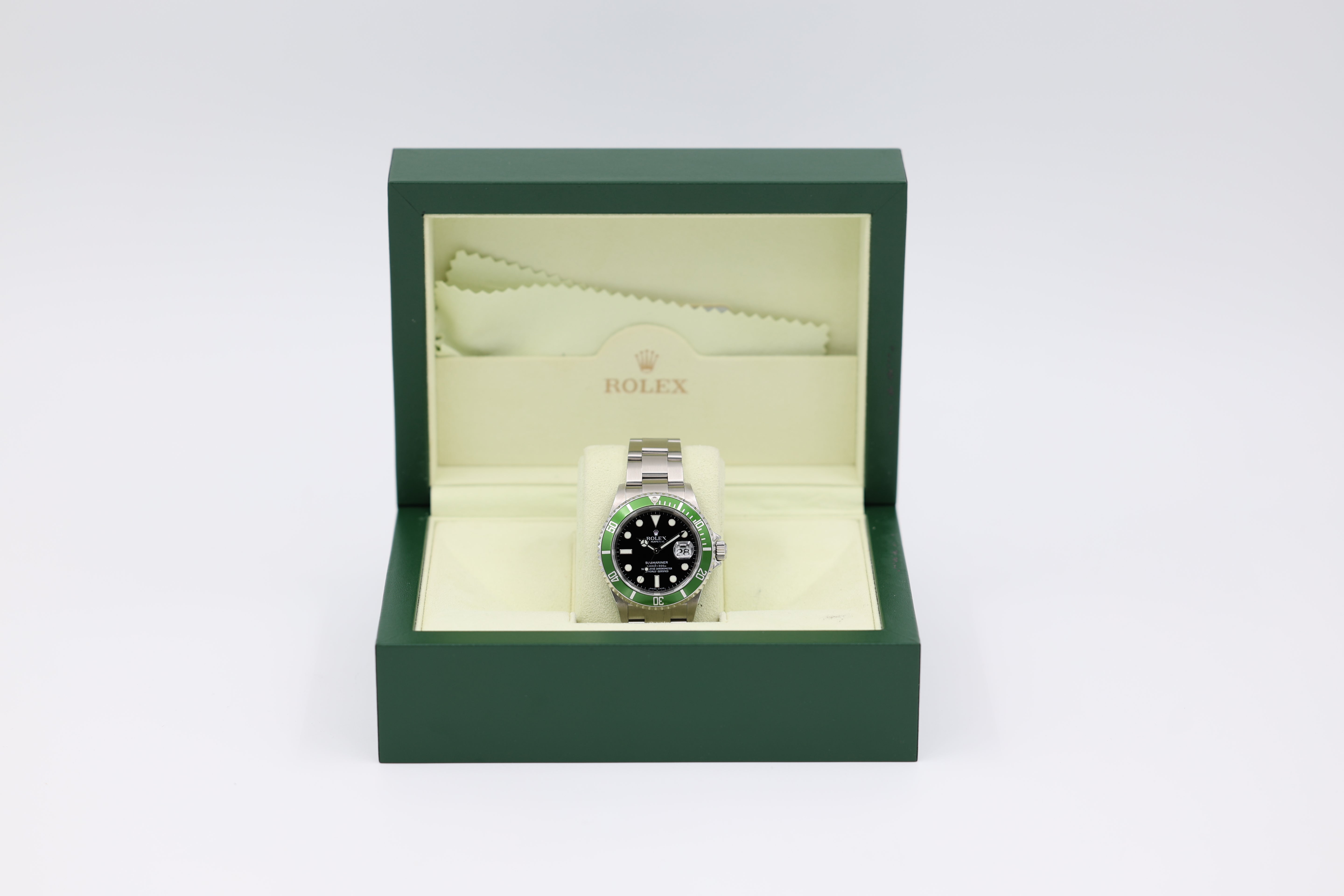 Rolex - Submariner Date - "Kermit" - 16610LV