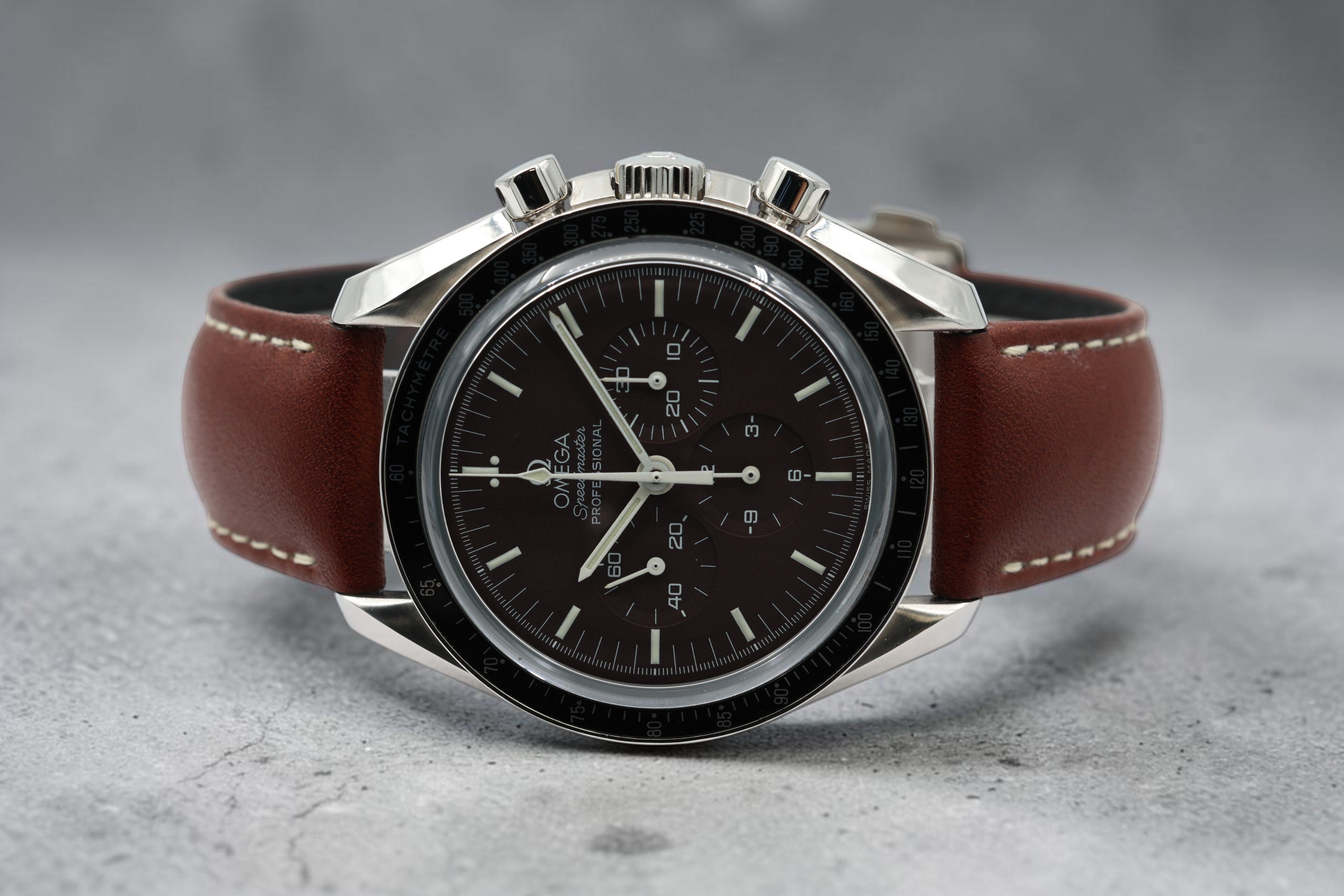 Omega - Speedmaster β Chocolate β 311.30.42.30.13.001 β 2010