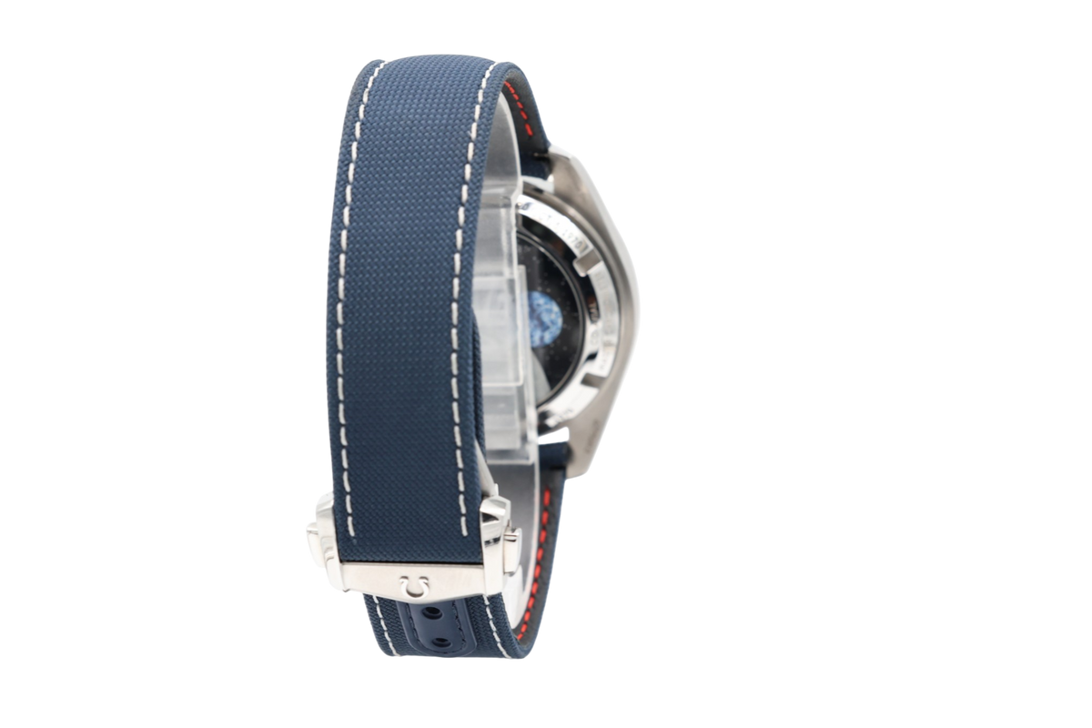 Omega - Speedmaster – Snoopy – 310.32.42.50.02.001 – 2023