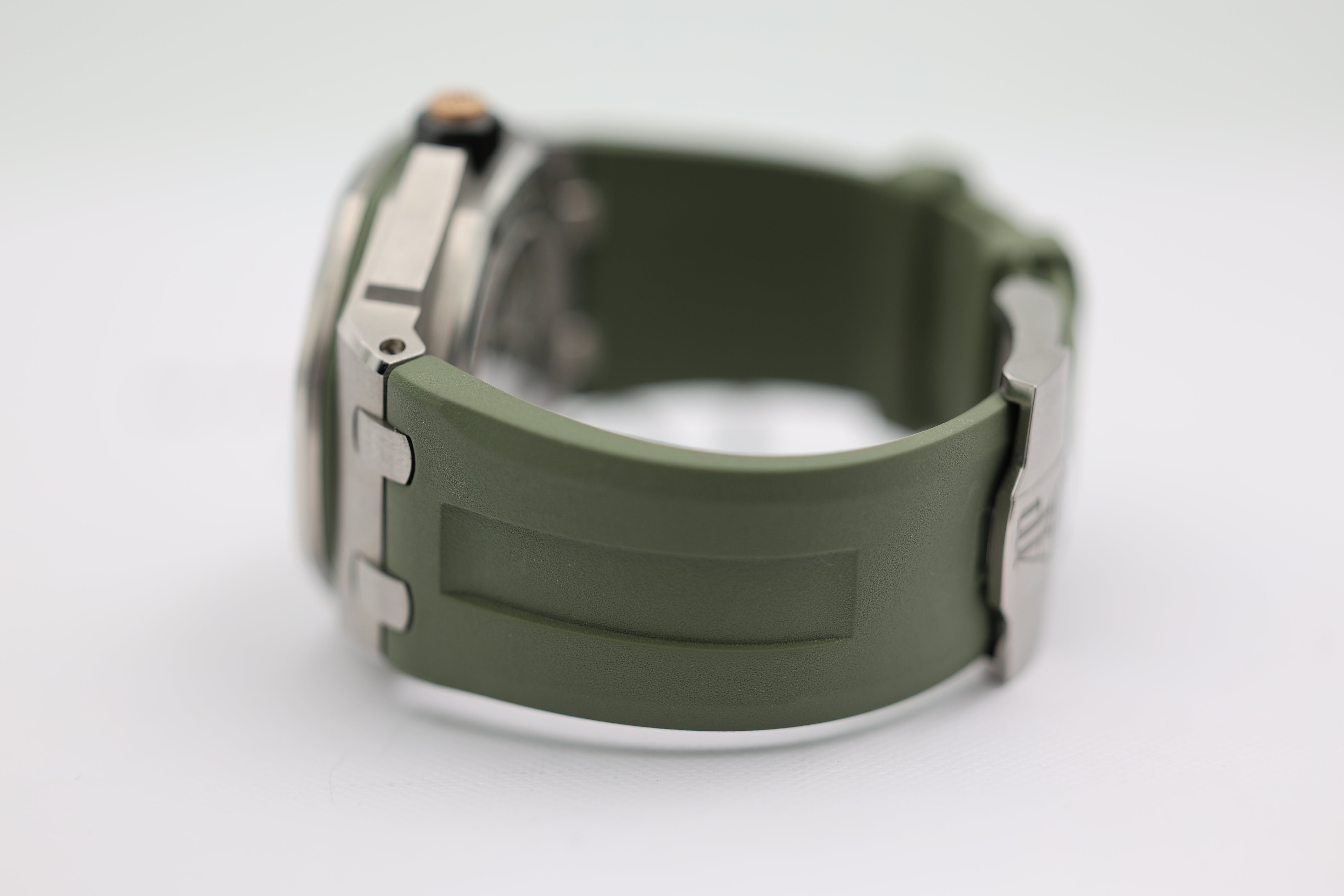 Audemars Piguet - Royal Oak Diver - Green Dial - 15720ST - 2023