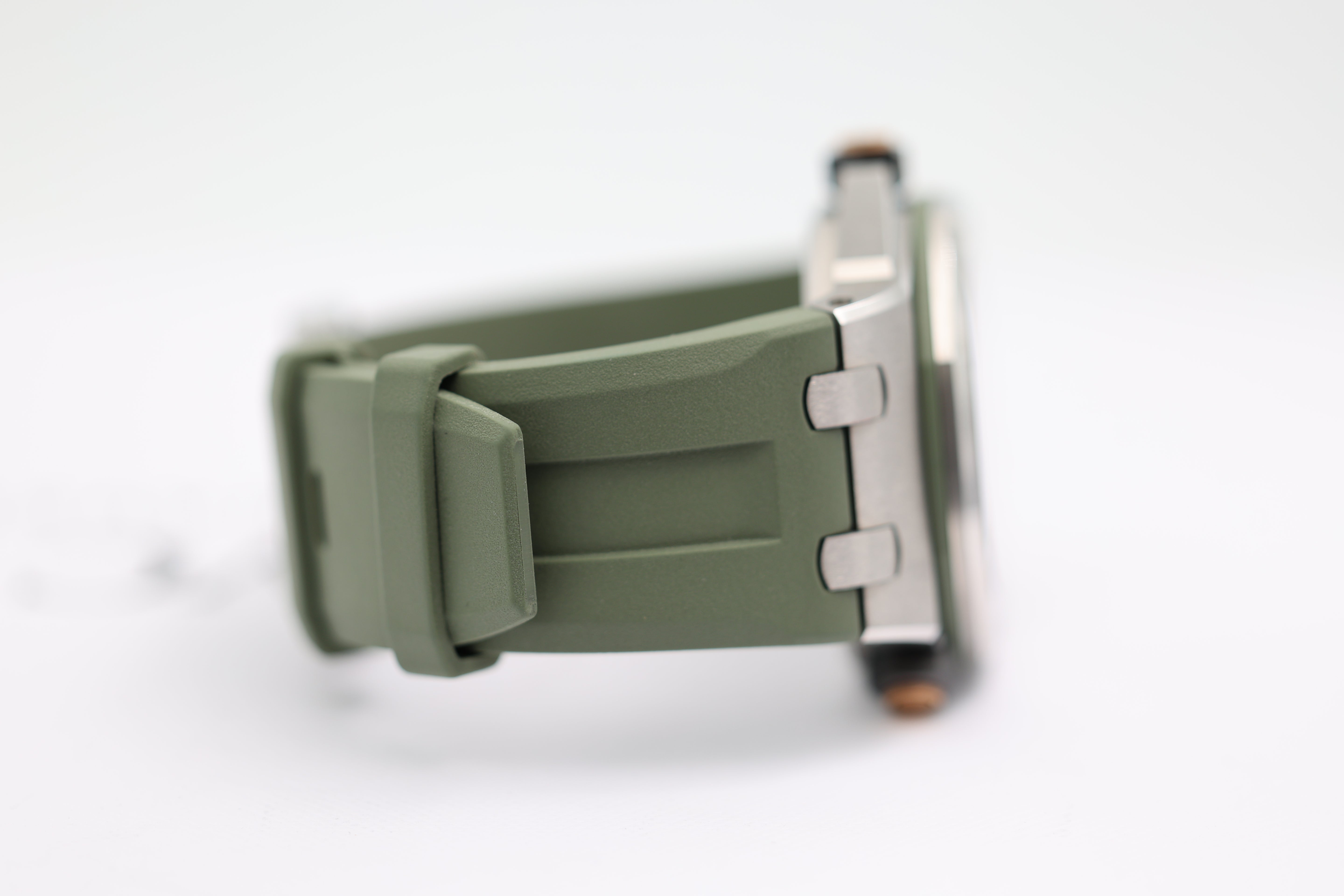 Audemars Piguet - Royal Oak Diver - Green Dial - 15720ST - 2023