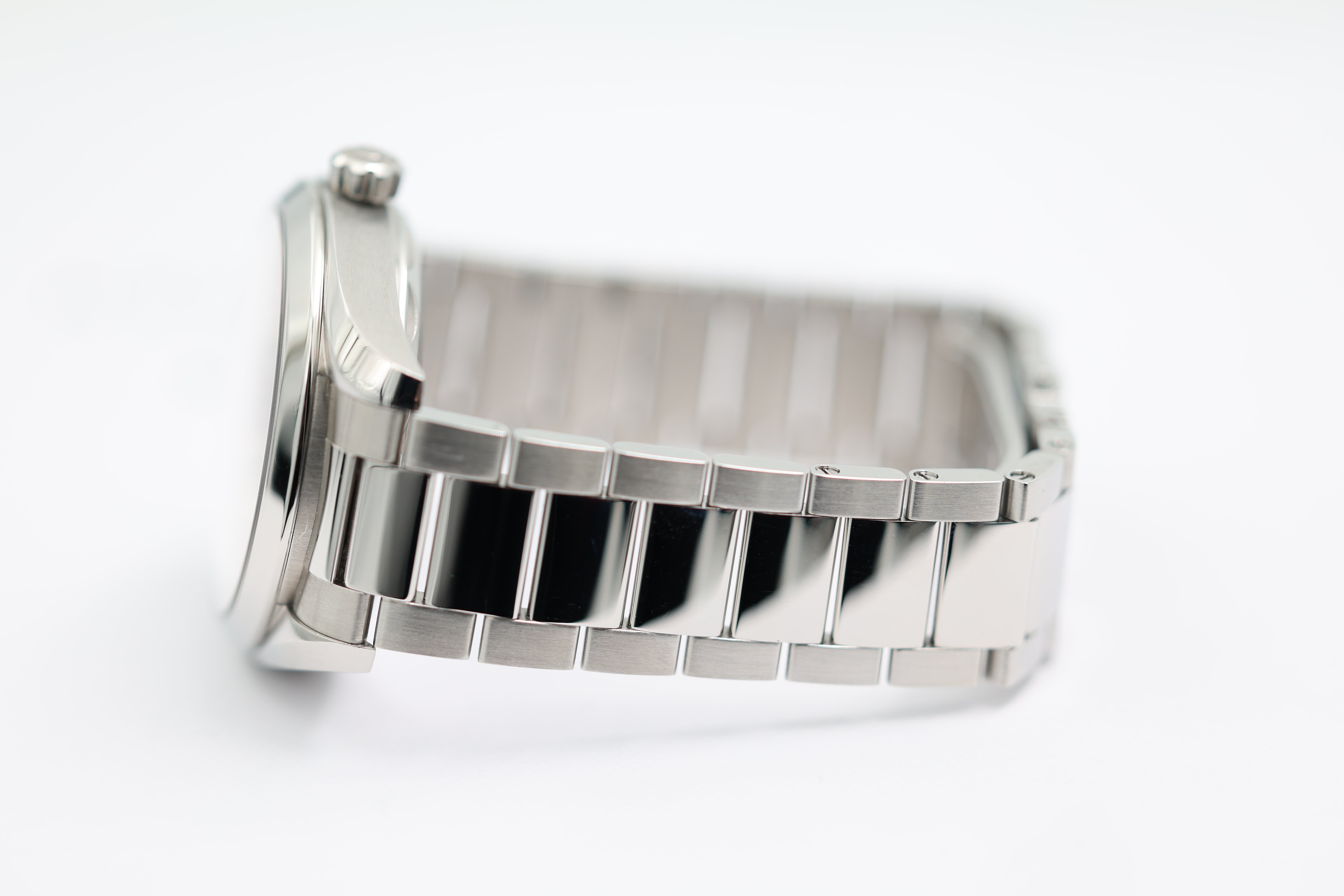 Omega - Seamaster Aqua Terra - Green Dial - 220.10.41.21.10.001 - 2025