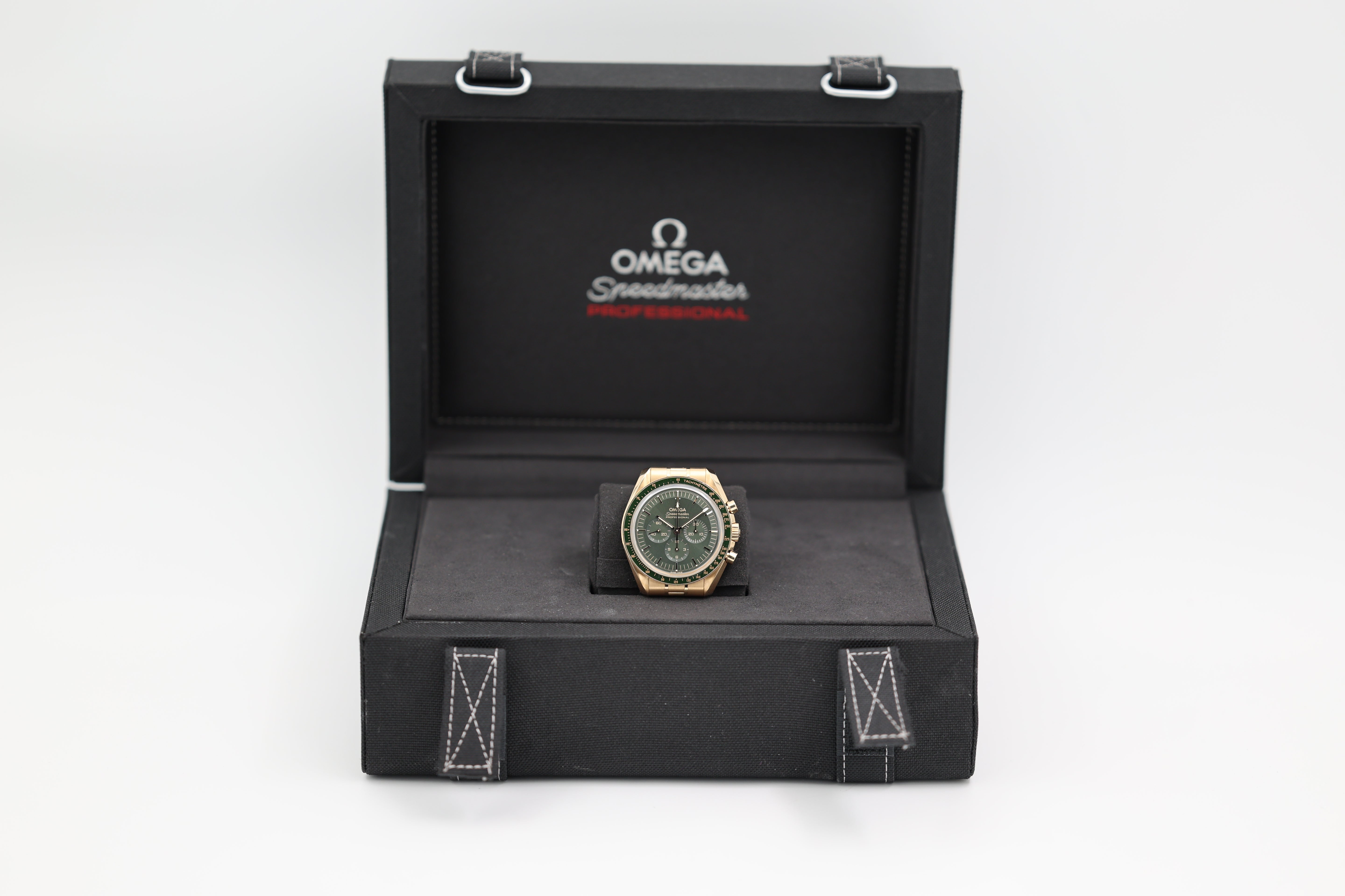 Omega - Speedmaster - Green Dial - 310.60.42.50.10.001 - 2023