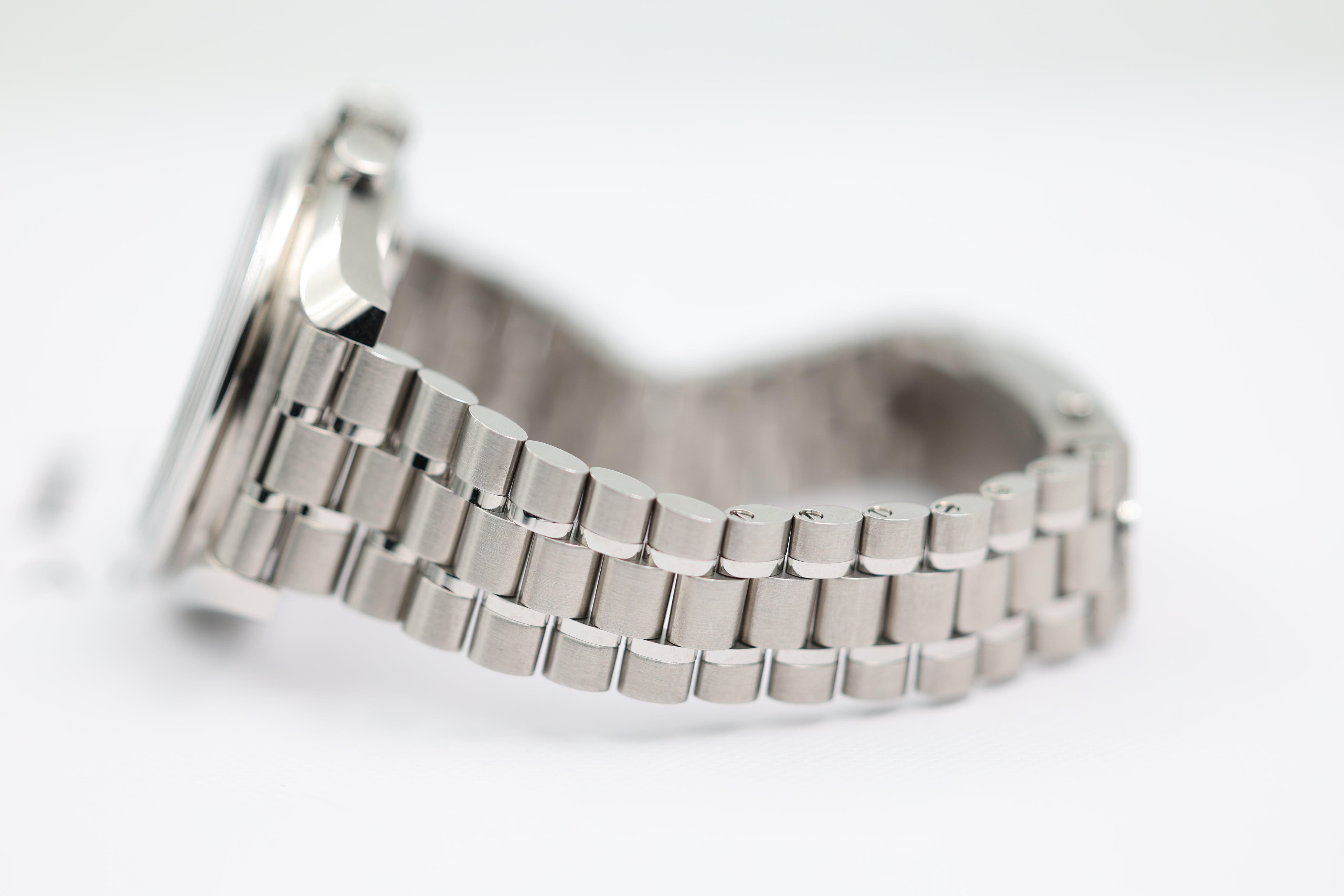 Omega - Speedmaster - White Dial - 310.30.42.50.04.001 - 2024