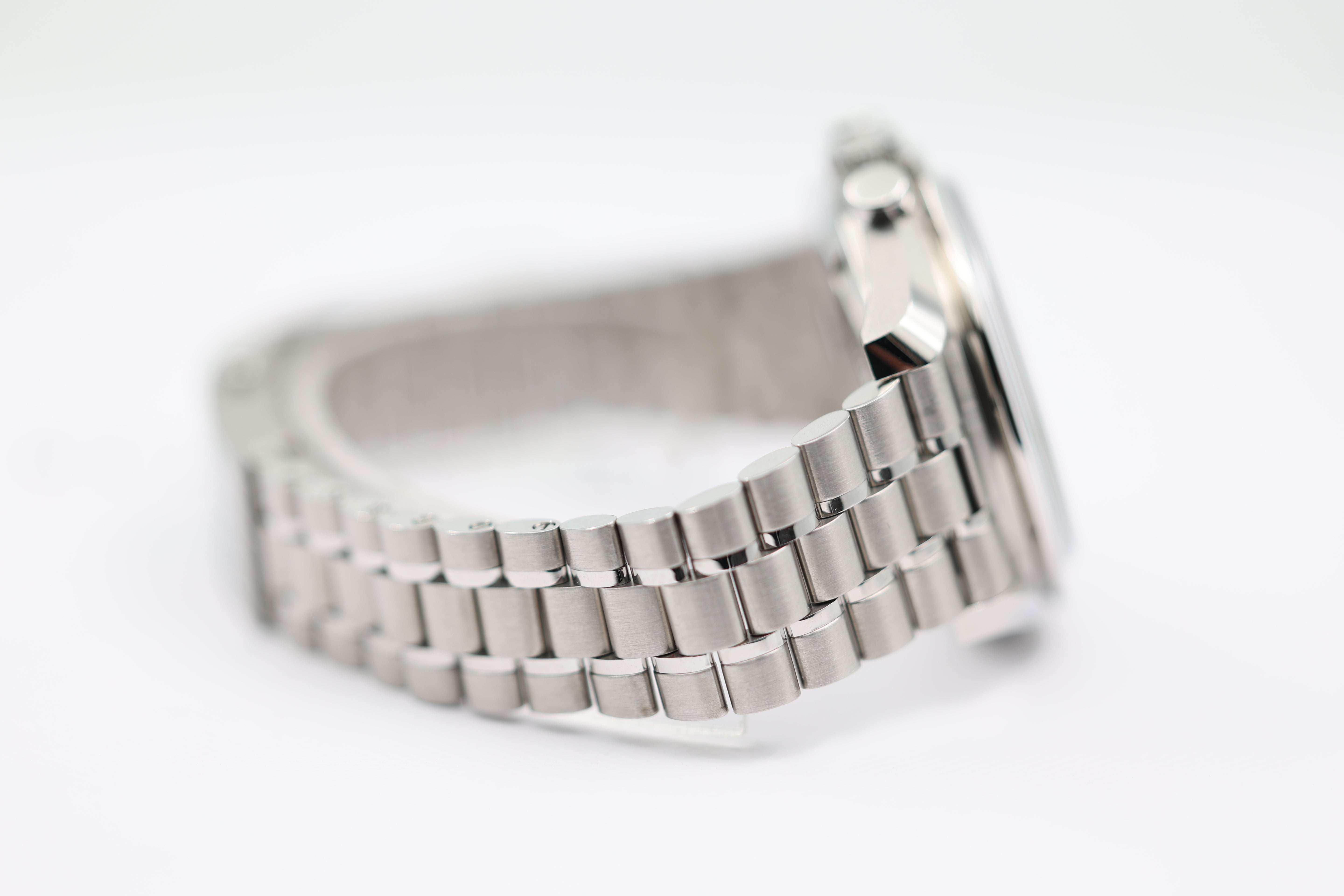 Omega - Speedmaster - White Dial - 310.30.42.50.04.001 - 2024