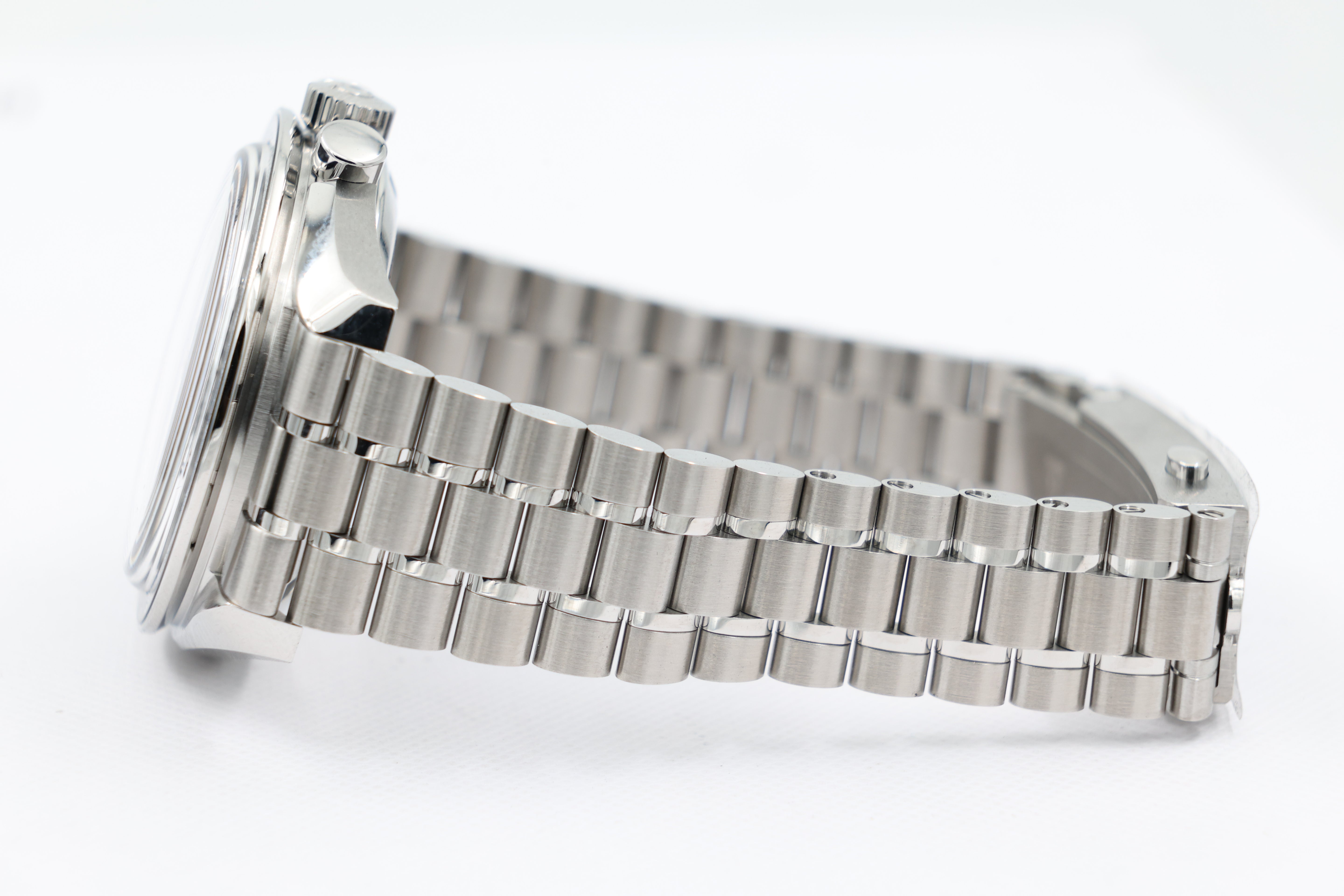 Omega - Speedmaster Professional Moonwatch - "Reverse Panda" - 310.30.42.50.01.004 - 2026