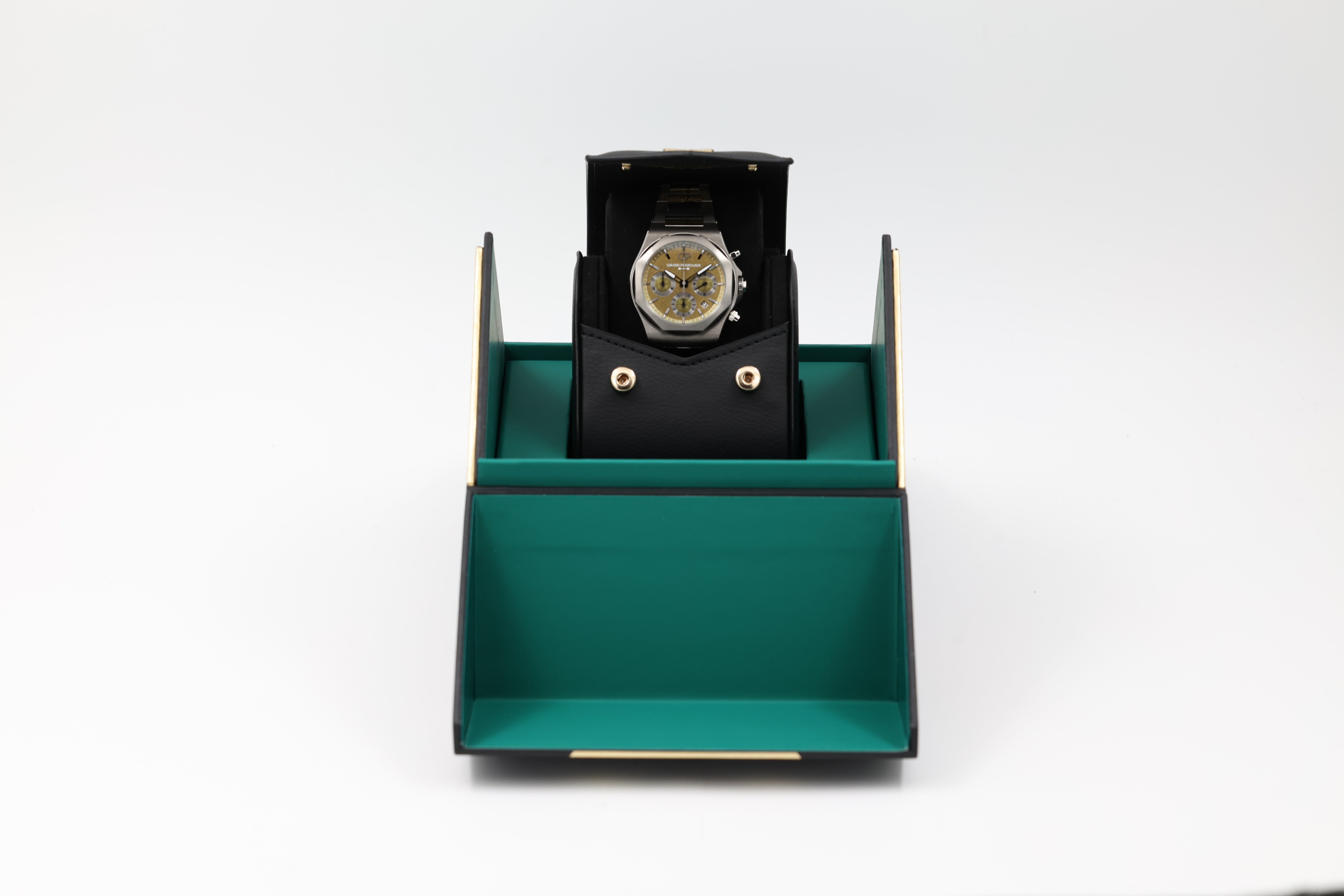 Girard-Perregaux - Laureato Chrono Aston Martin Edition - Green Dial - 81020-21-3398-1CMN - 2025