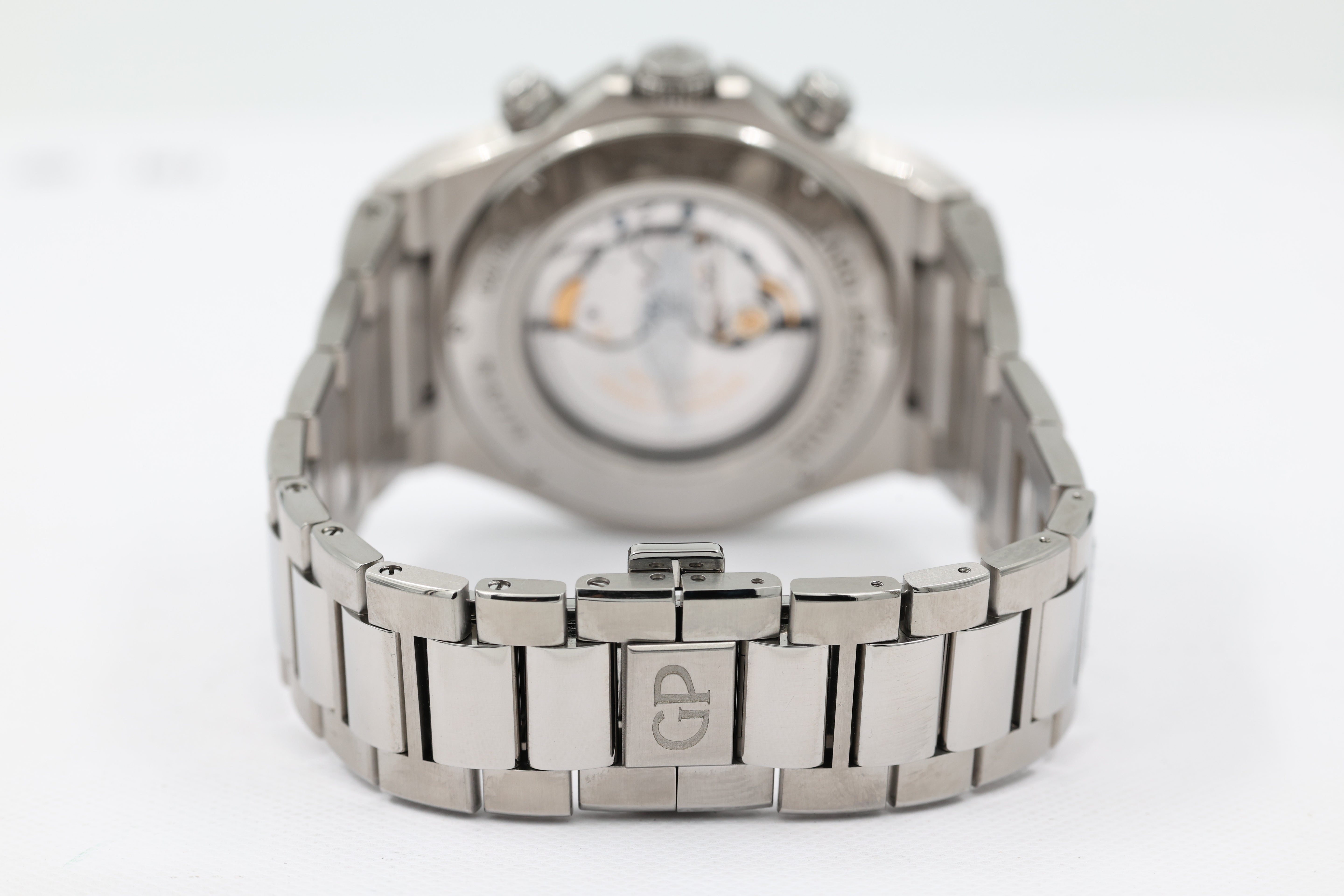 Girard-Perregaux - Laureato Chrono Aston Martin Edition - Green Dial - 81020-21-3398-1CMN - 2025