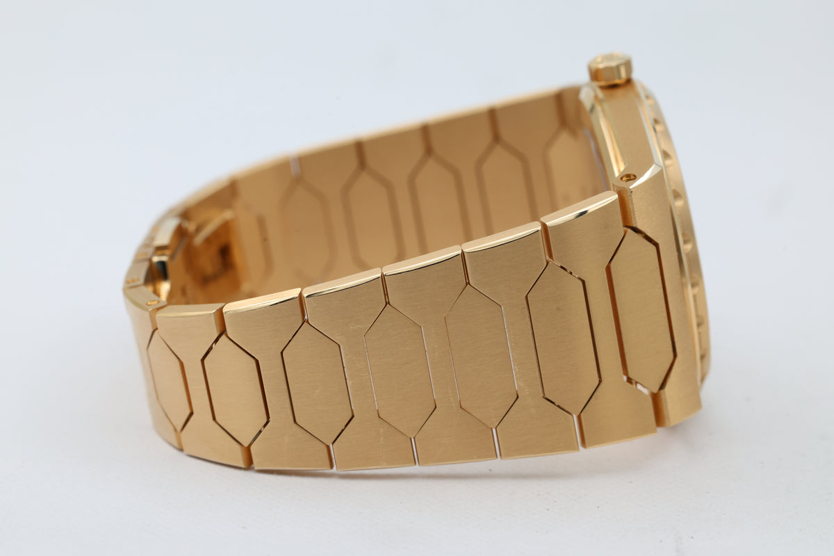 Vacheron Constantin - Historiques 222 – Gold – 4200H/222J-B935 – 2026
