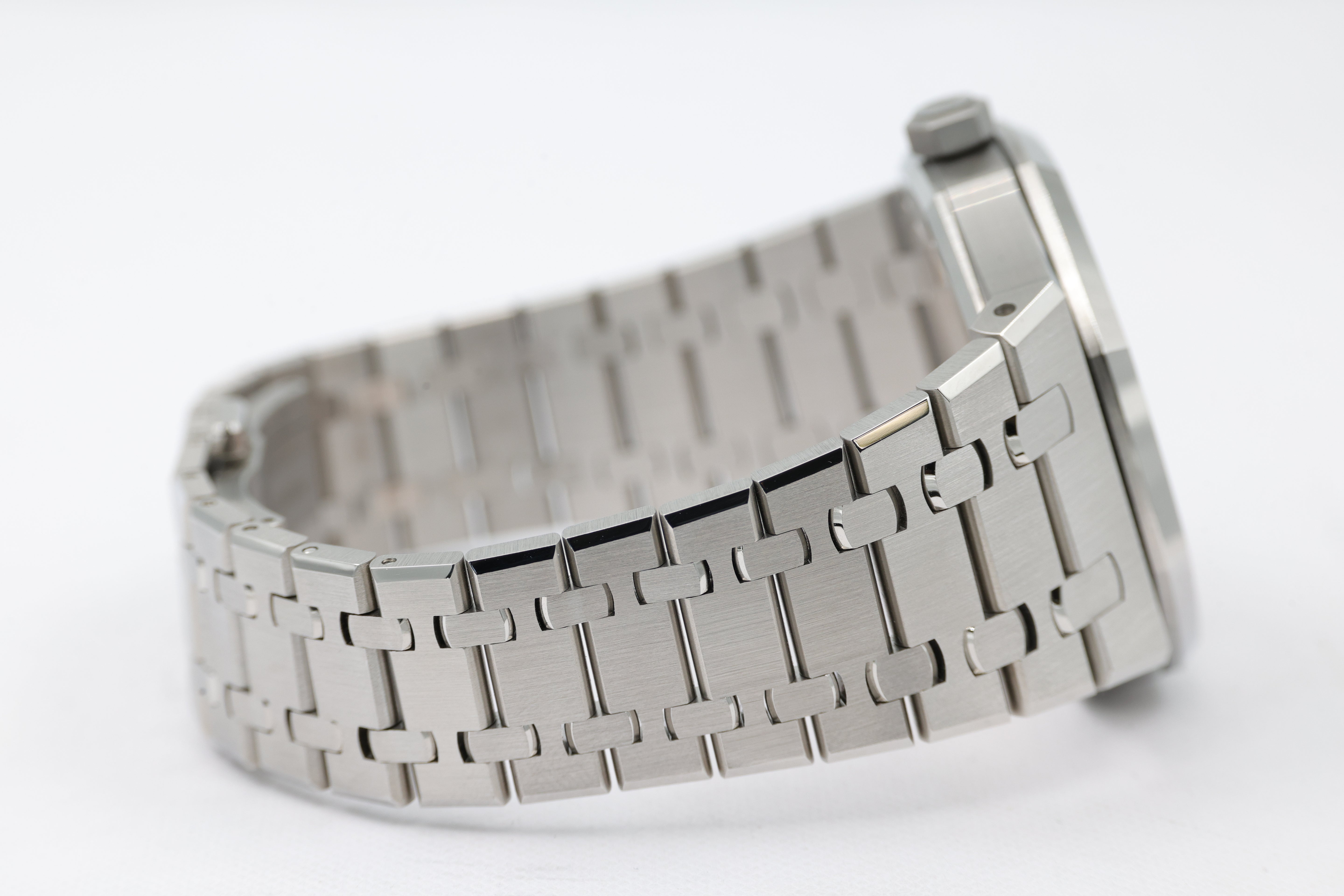 Audemars Piguet - Royal Oak – Green – 15510ST.OO.1320ST.09 – 2025
