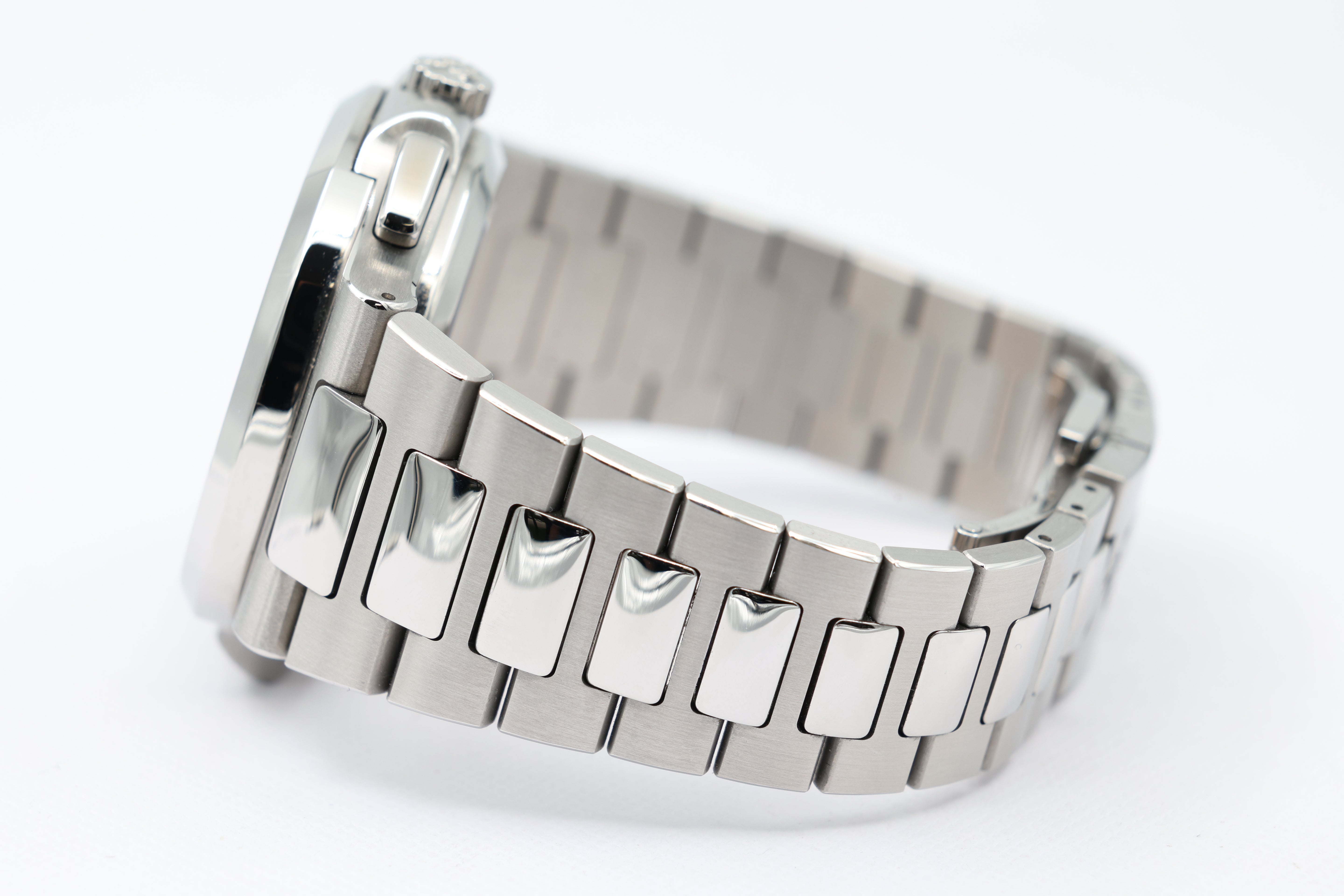 Patek Philippe - Nautilus – Blue – 5990/1a-001 – 2026