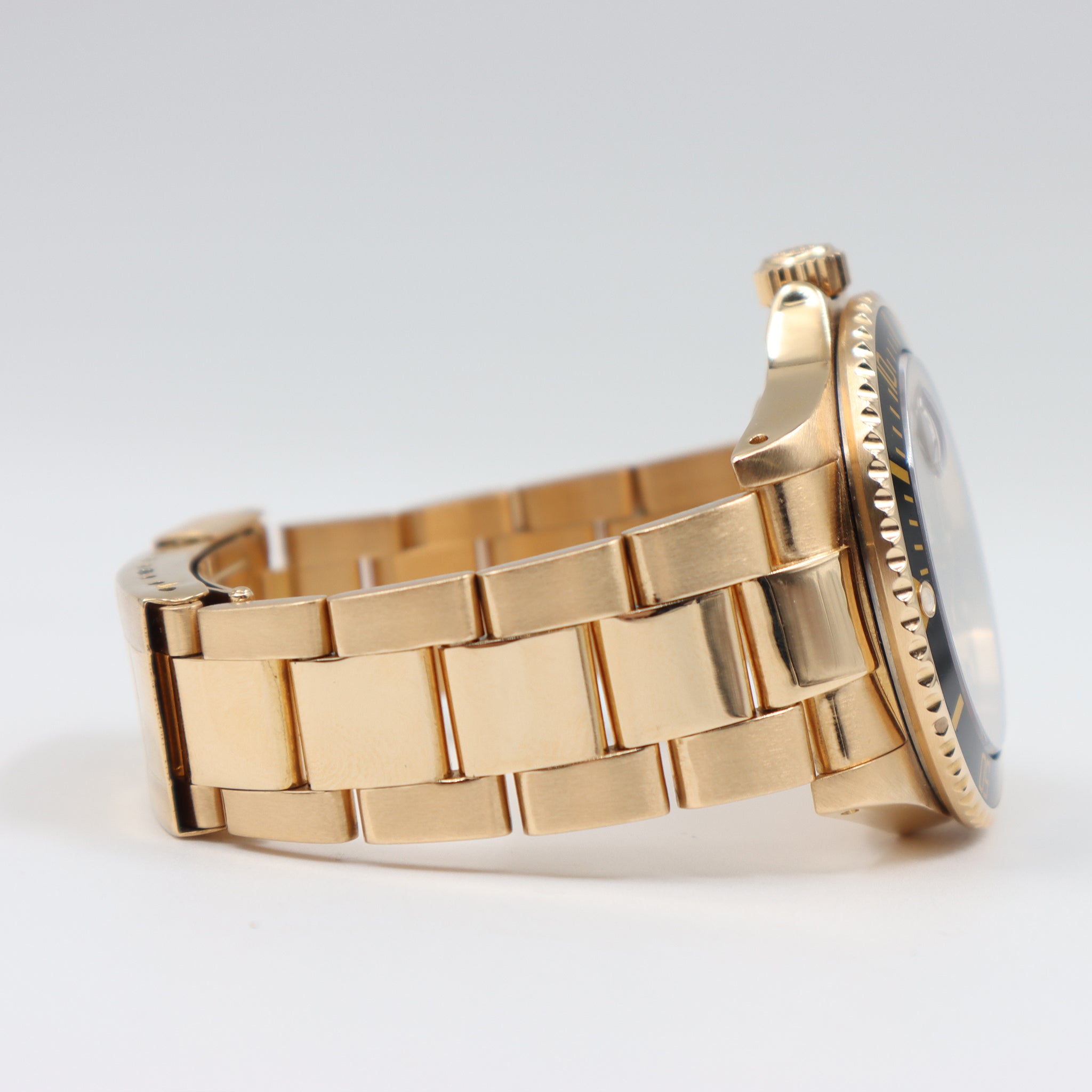 Rolex - Submariner - 16618 - Black Dial - Gold - 2008