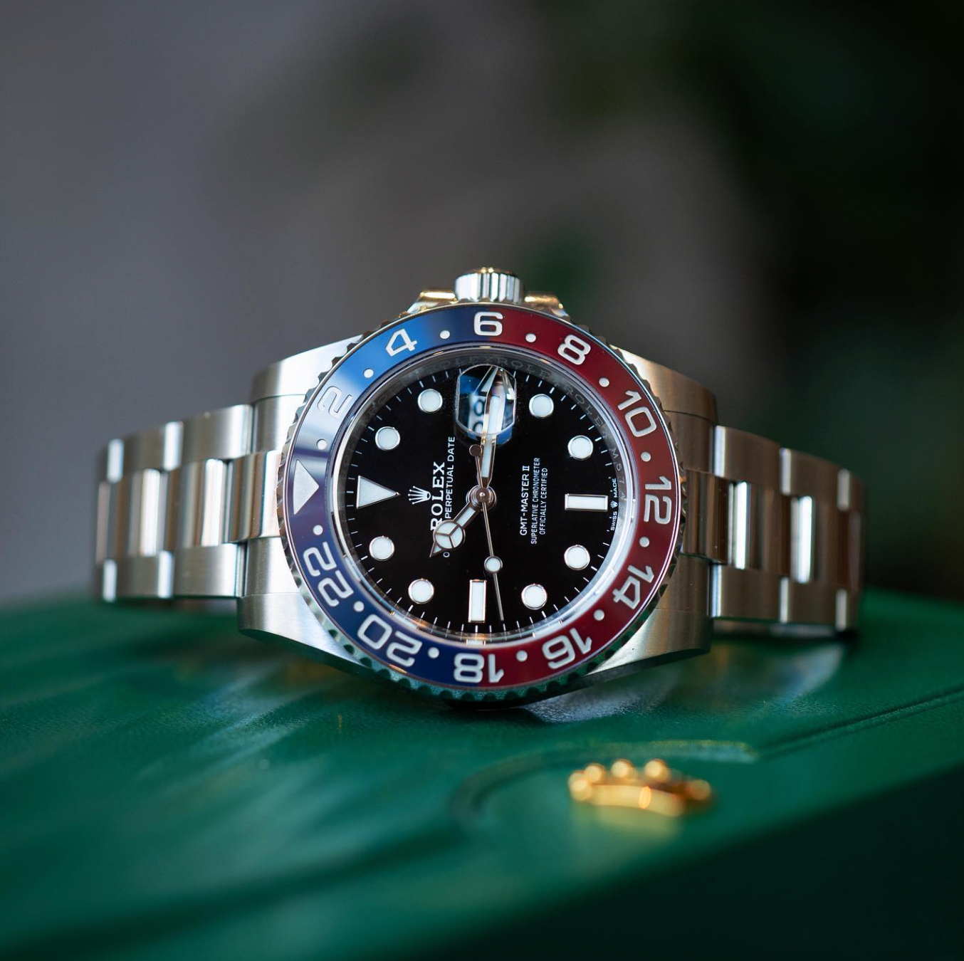 Rolex GMT-Master II 126710BLRO "Pepsi"