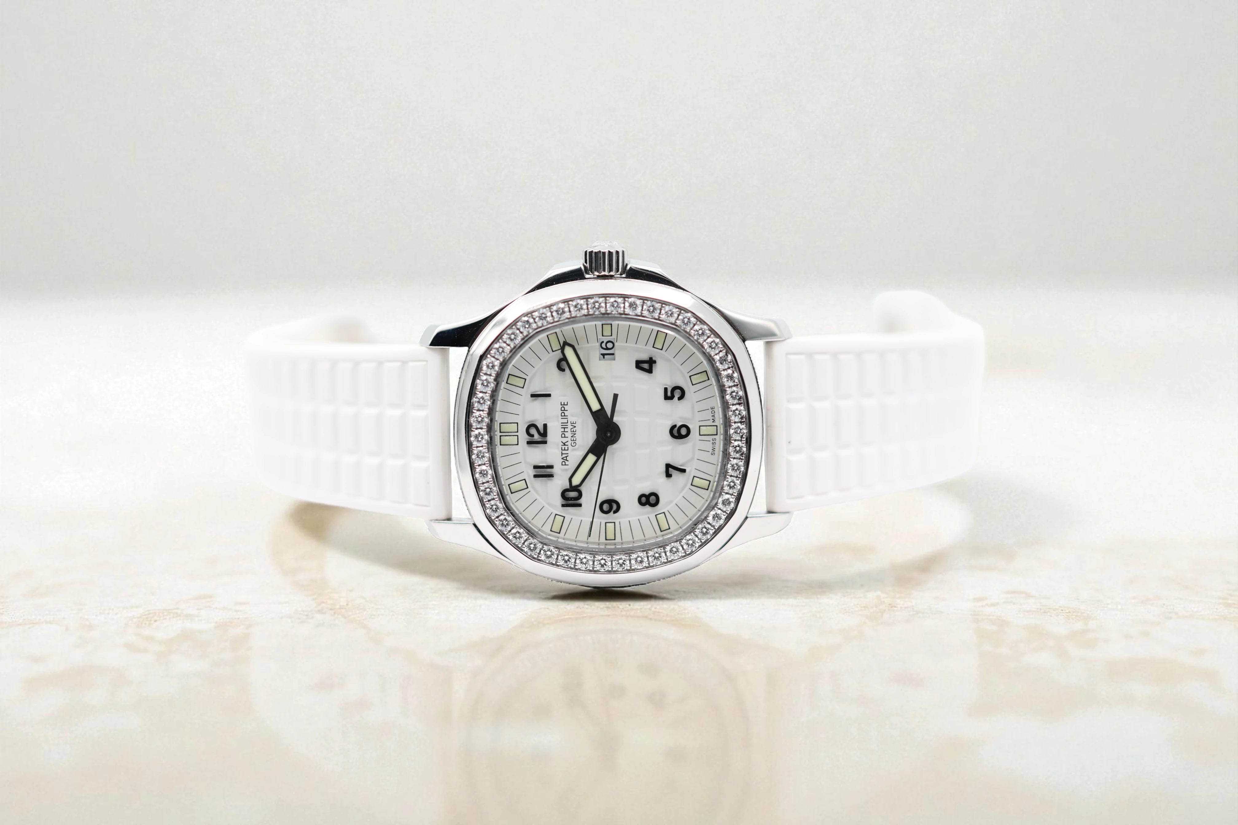 Patek Philippe - Aquanaut - White Dial - 5067A-011
