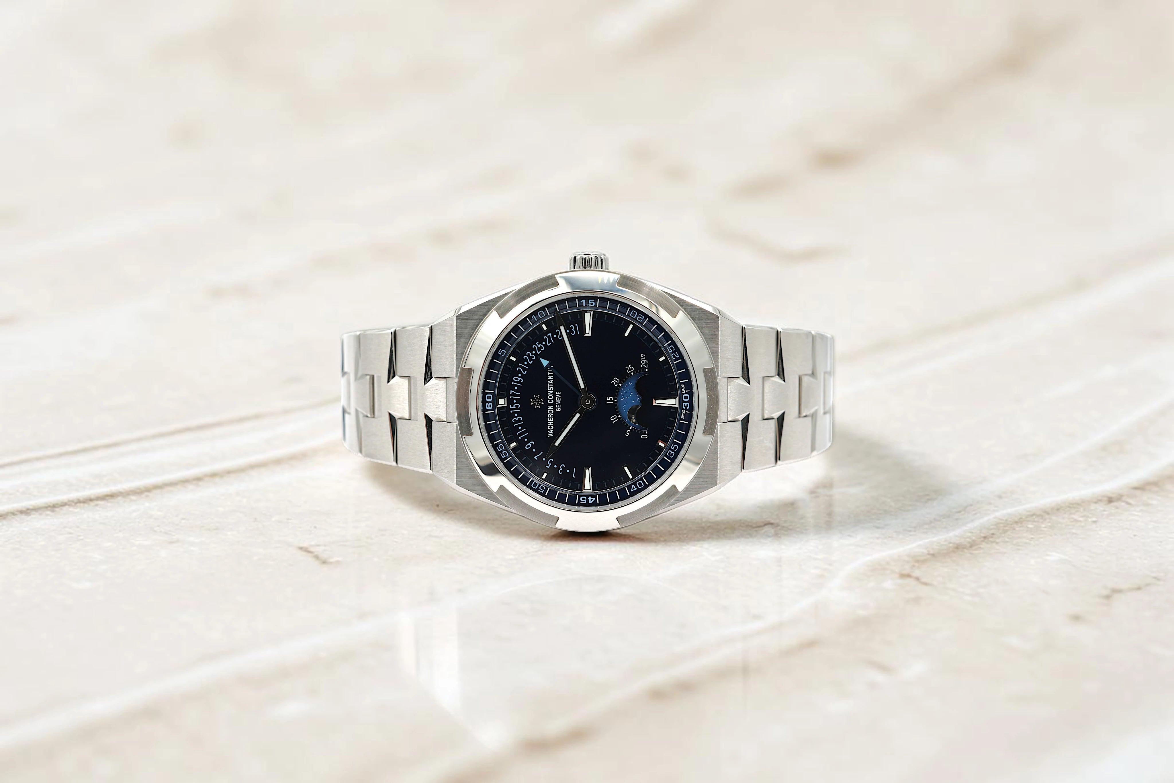 Vacheron Constantin - Overseas Moonphase Retrograde - Blue Dial - 4000V/210A-B911 - 2024