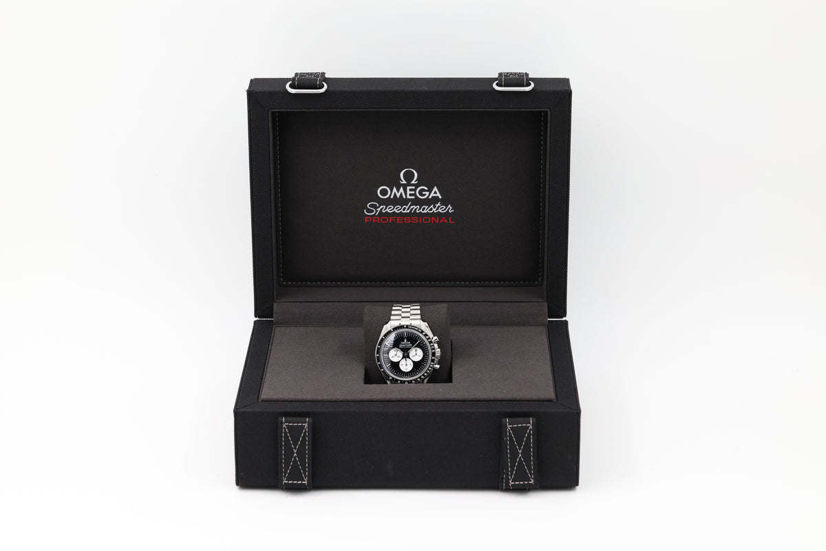 Omega - Speedmaster – Black – 31030425001004 – 2026