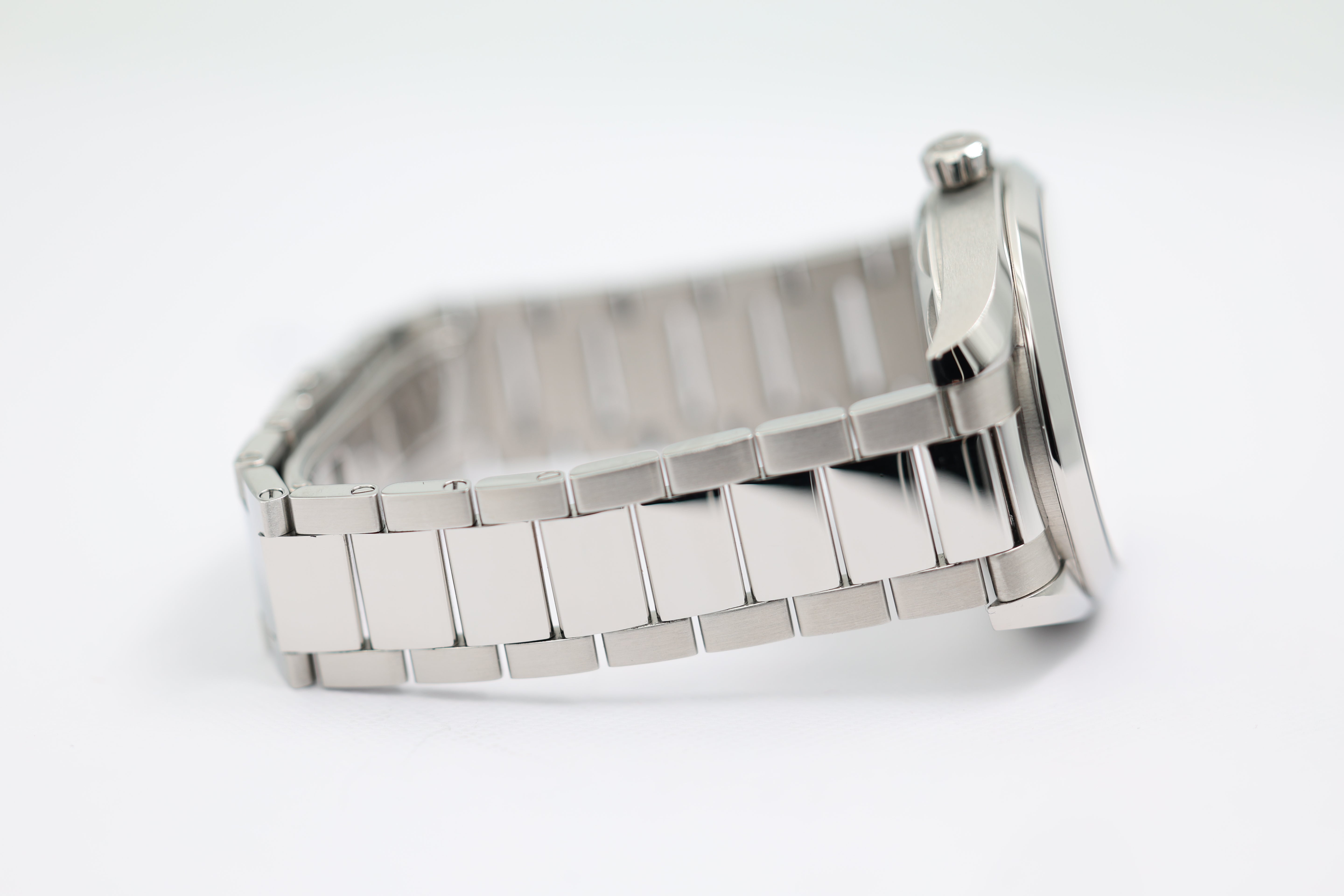 Omega - Seamaster Aqua Terra - Green Dial - 220.10.41.21.10.001 - 2025