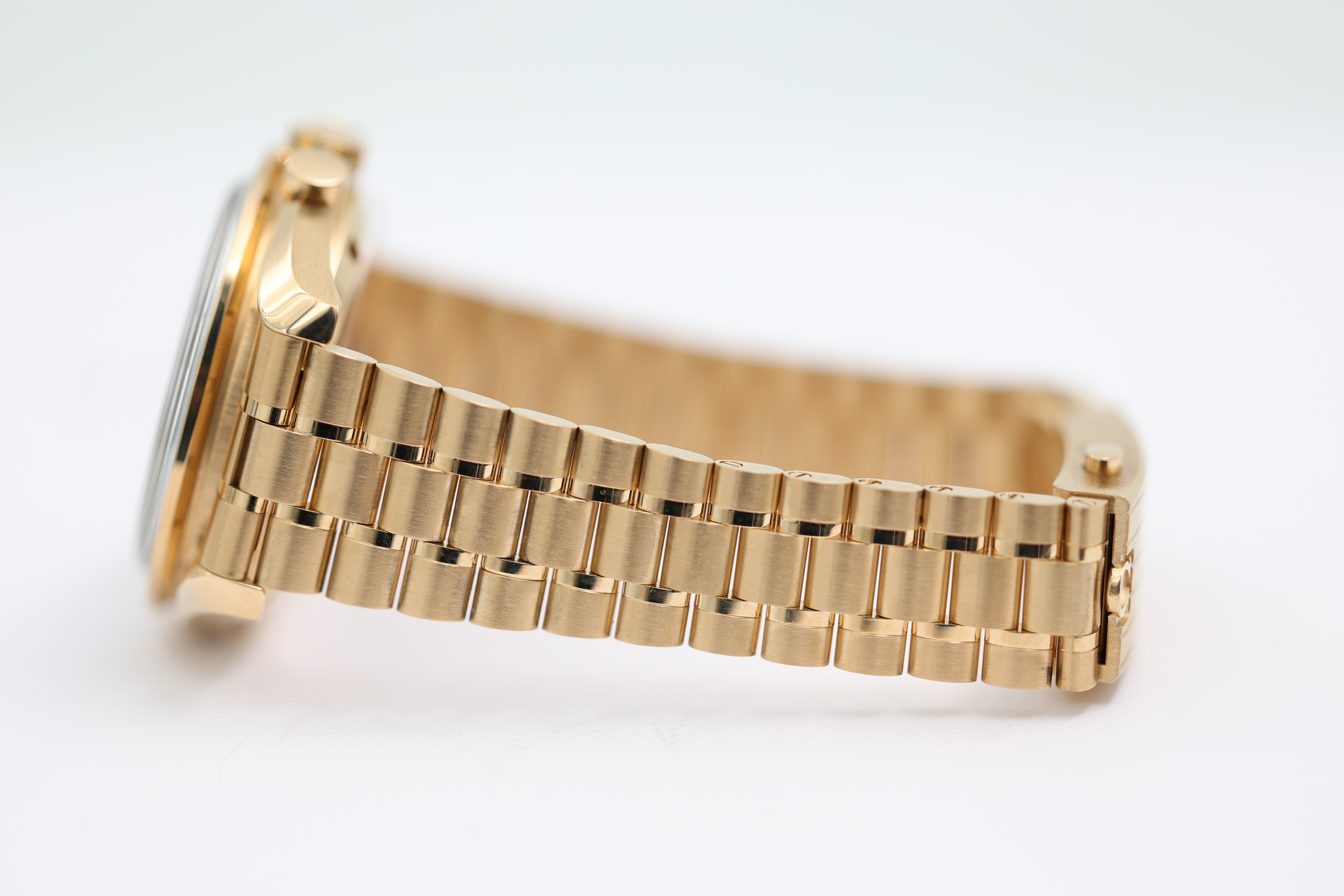 Omega - Speedmaster - Green Dial - 310.60.42.50.10.001 - 2023