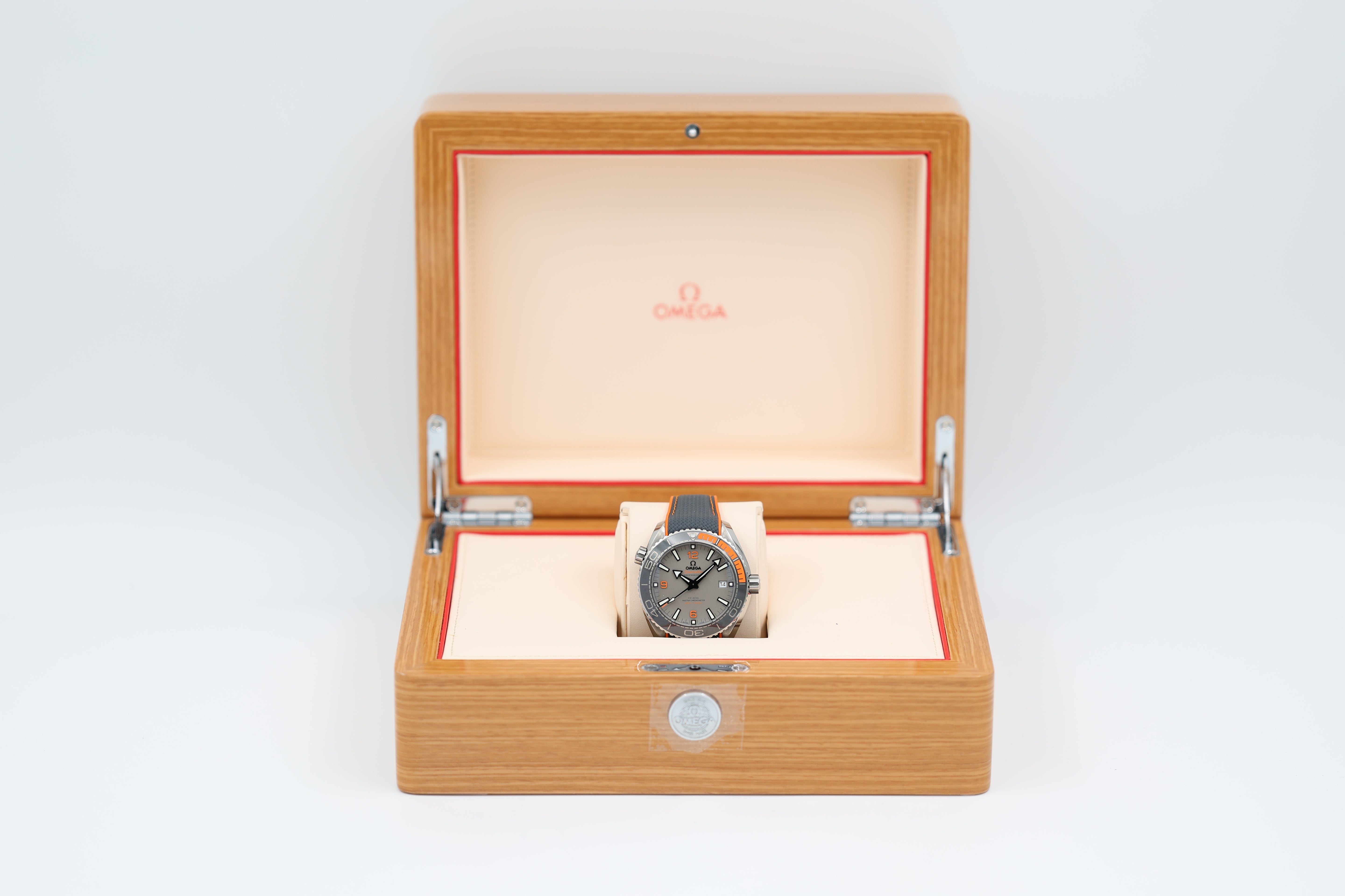 Omega - Seamaster Planet Ocean - Grey Dial - 215.92.44.21.99.001 - Circa 2018