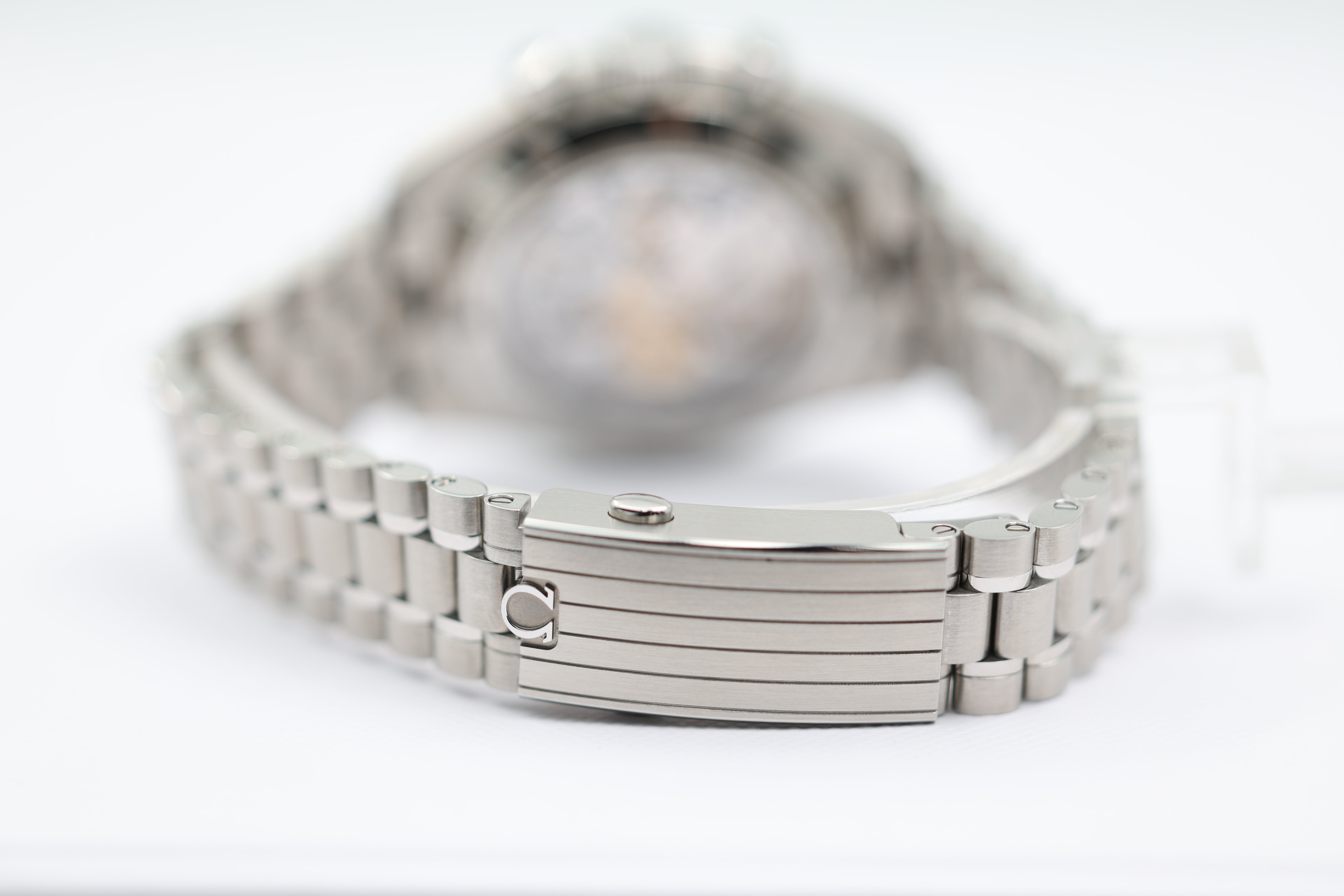 Omega - Speedmaster - White Dial - 310.30.42.50.04.001 - 2024