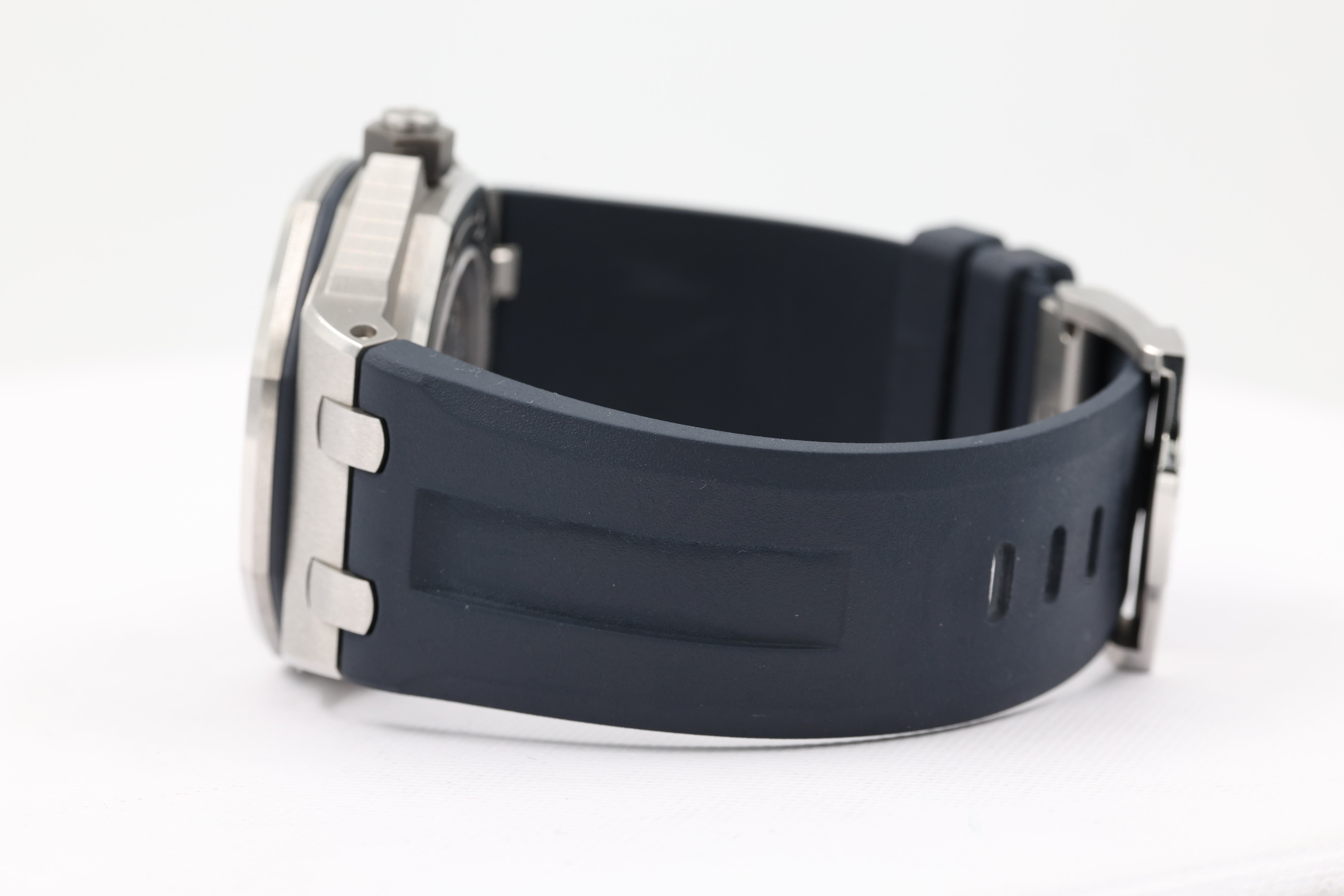 Audemars Piguet - Royal Oak Offshore Diver - Grey Dial - 15720ST - 2025