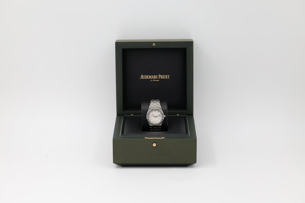 Audemars Piguet - Royal Oak - White Dial - 77450ST - 2023