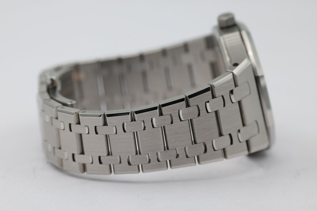 Audemars Piguet - Royal Oak - White Dial - 77450ST - 2023