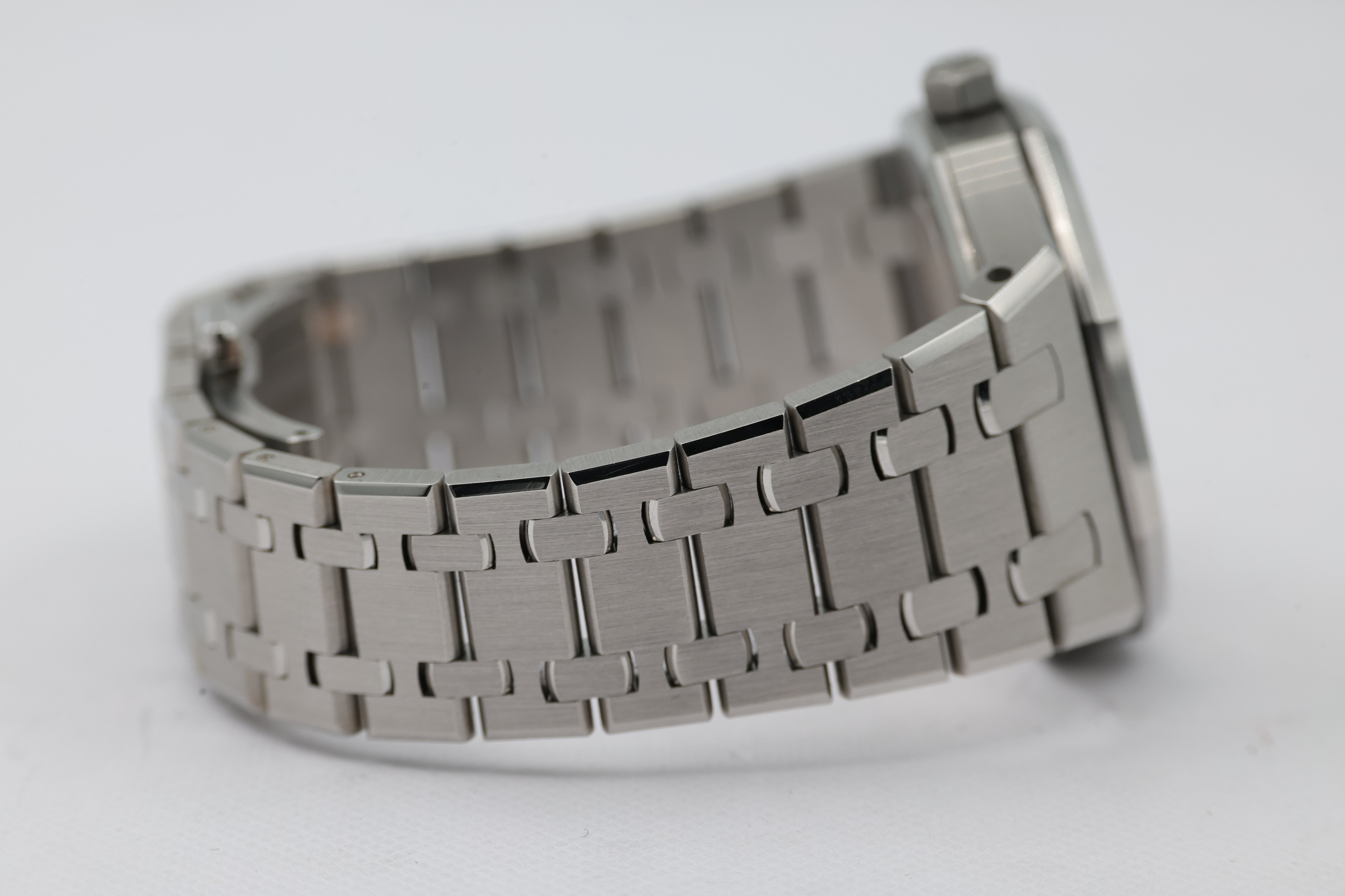 Audemars Piguet - Royal Oak - White Dial - 77450ST - 2023