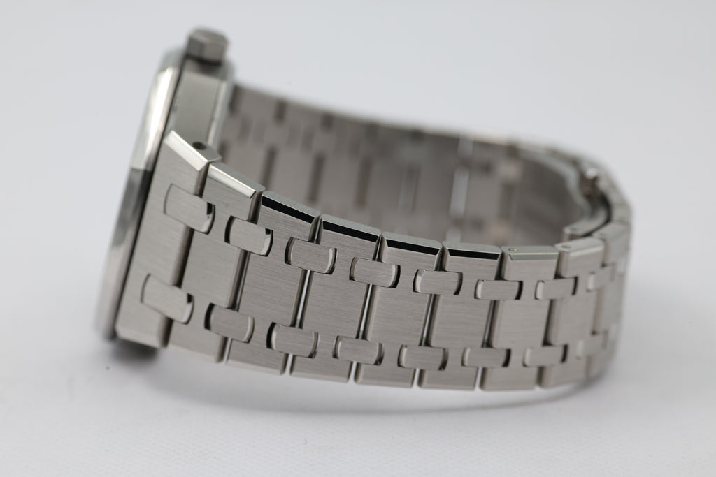 Audemars Piguet - Royal Oak - White Dial - 77450ST - 2023