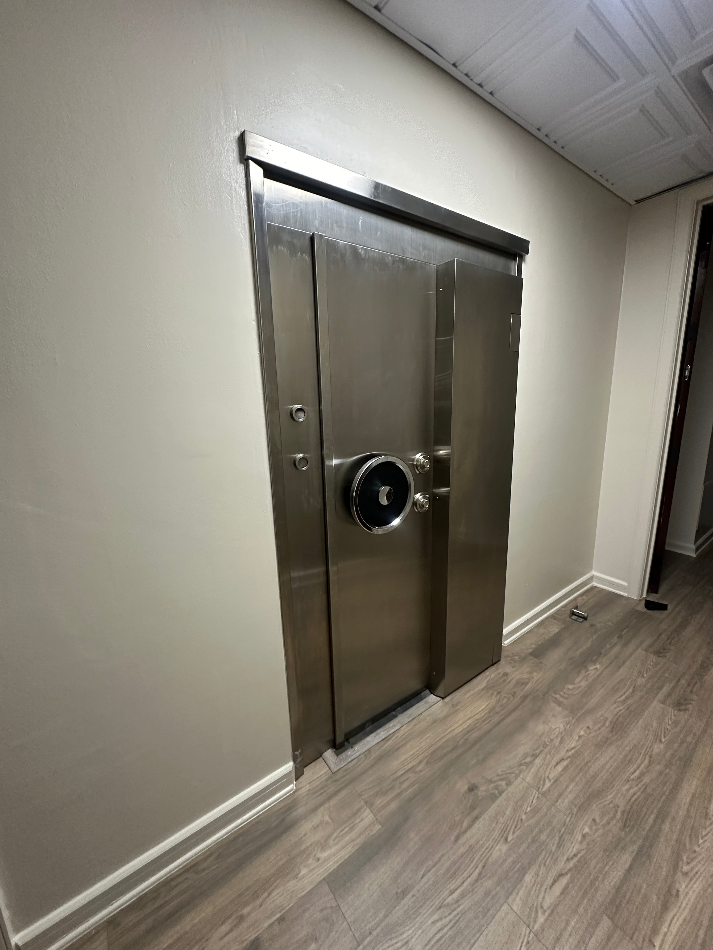 Safe deposit box 3″ x 5″ x 21″