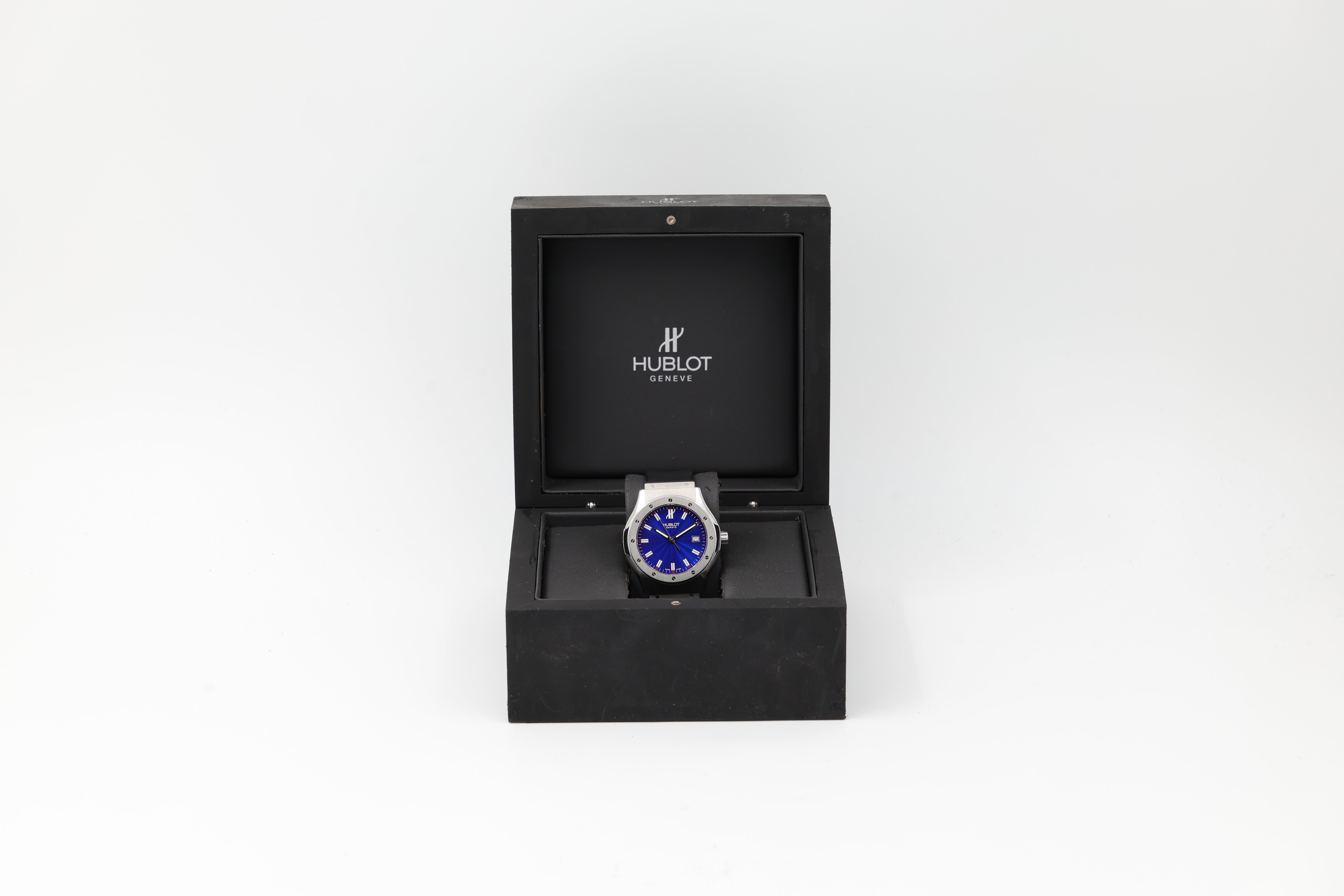 Hublot - Classic Fusion – Blue – B1905.1 - Circa 2000