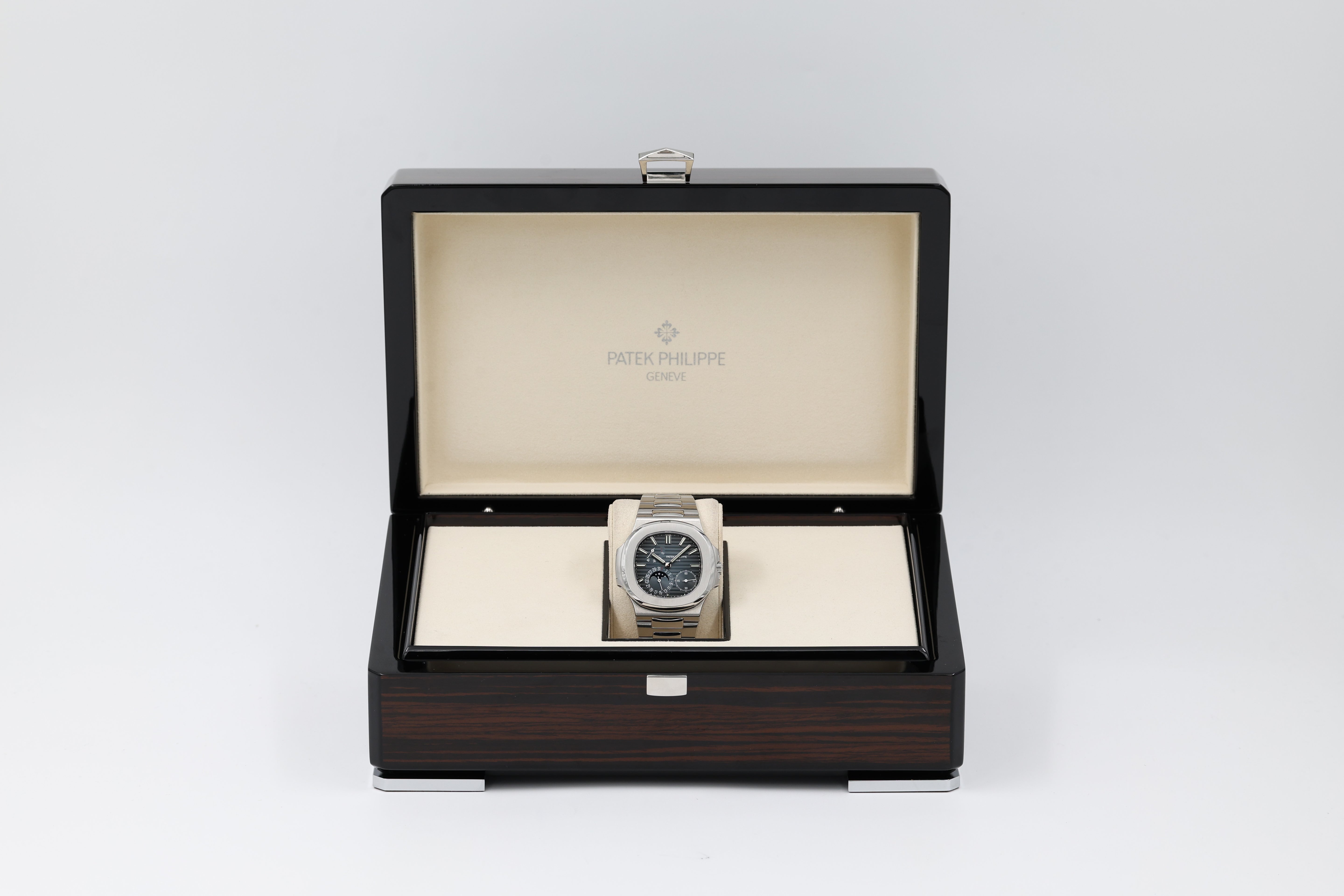 Patek Philippe - Nautilus - Blue Dial - 5712/1A-001 - 2022