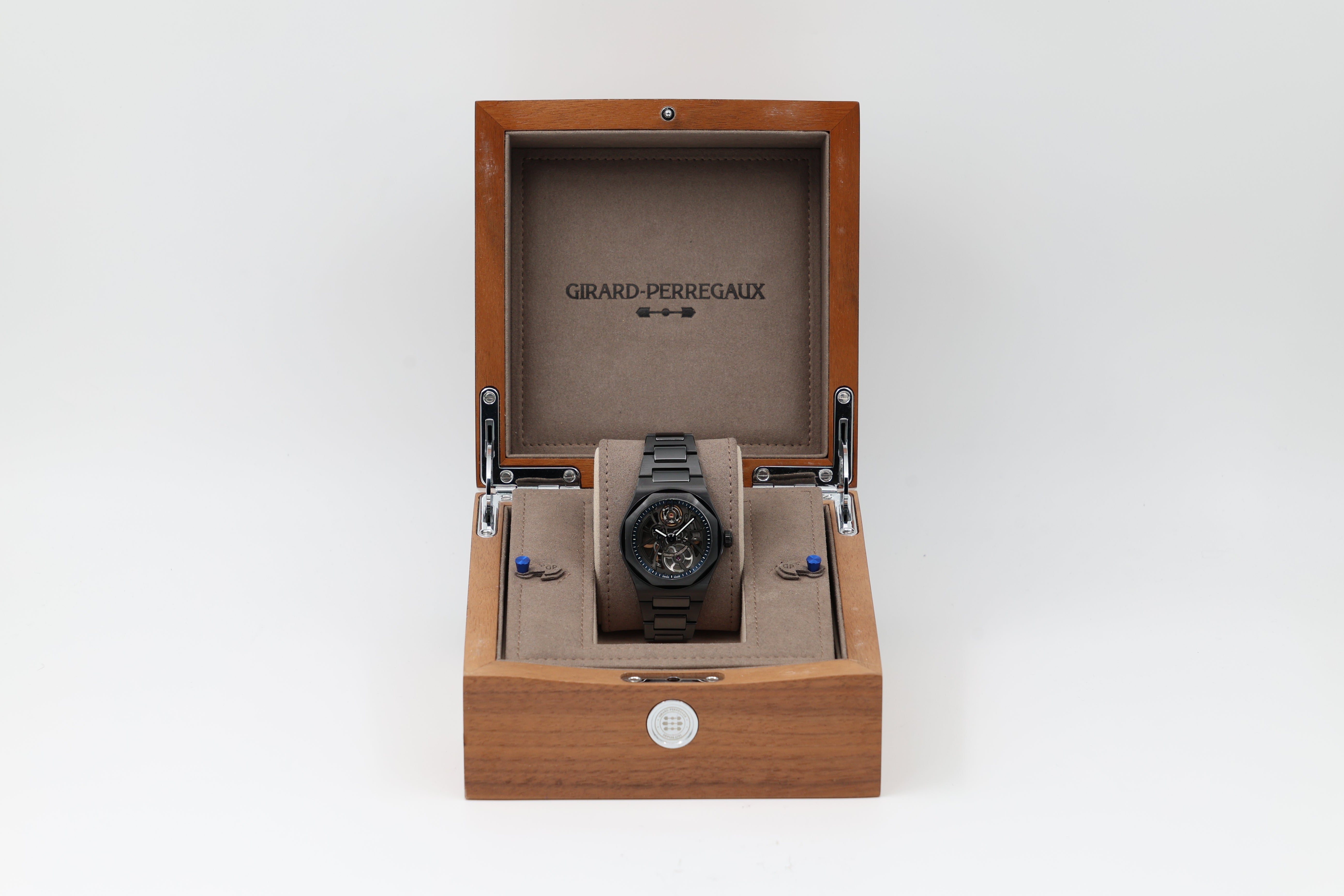 Girard-Perregaux - Laureato Skeleton "Earth to Sky" - 81015-32-432-32A