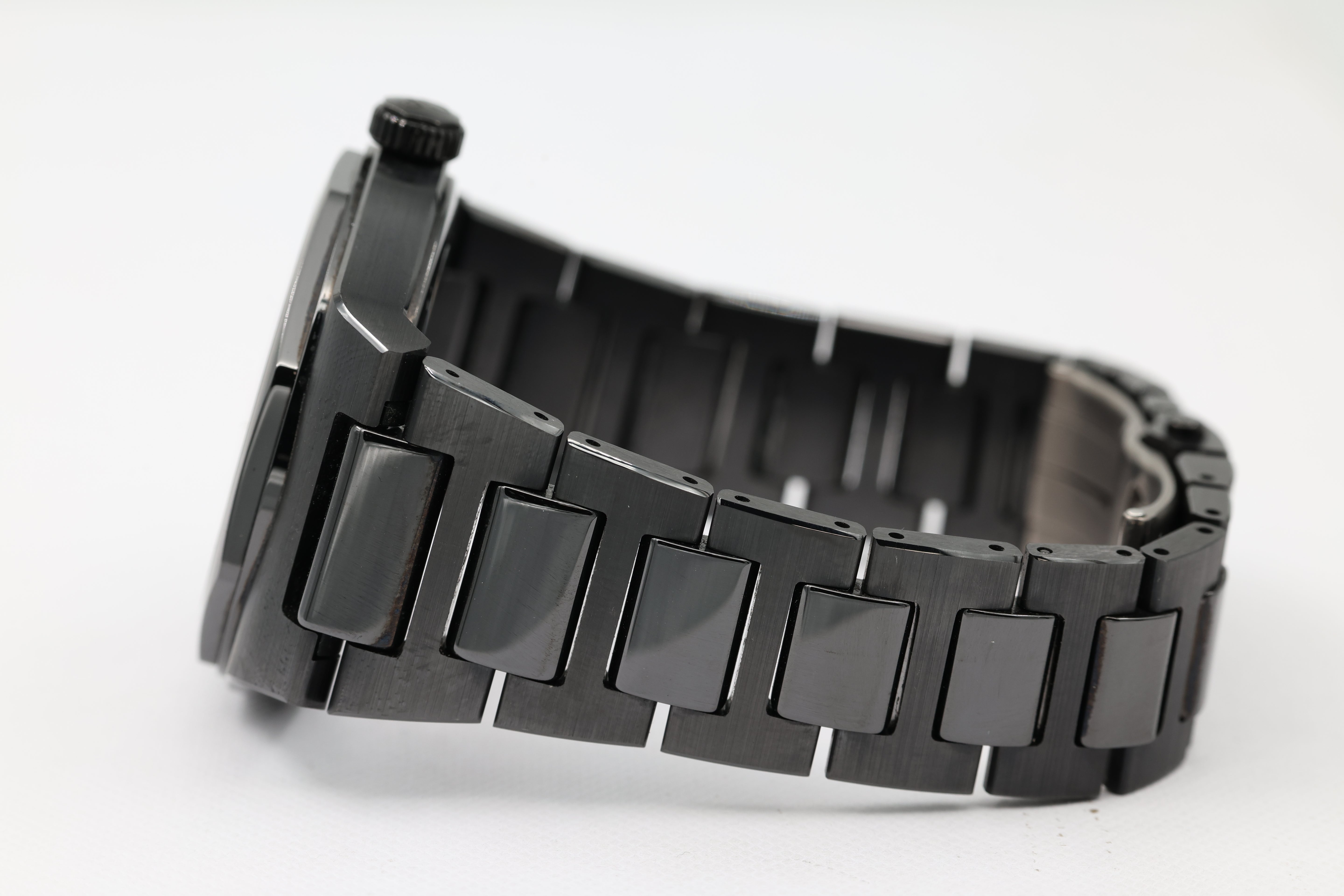 Girard-Perregaux - Laureato Skeleton "Earth to Sky" - 81015-32-432-32A