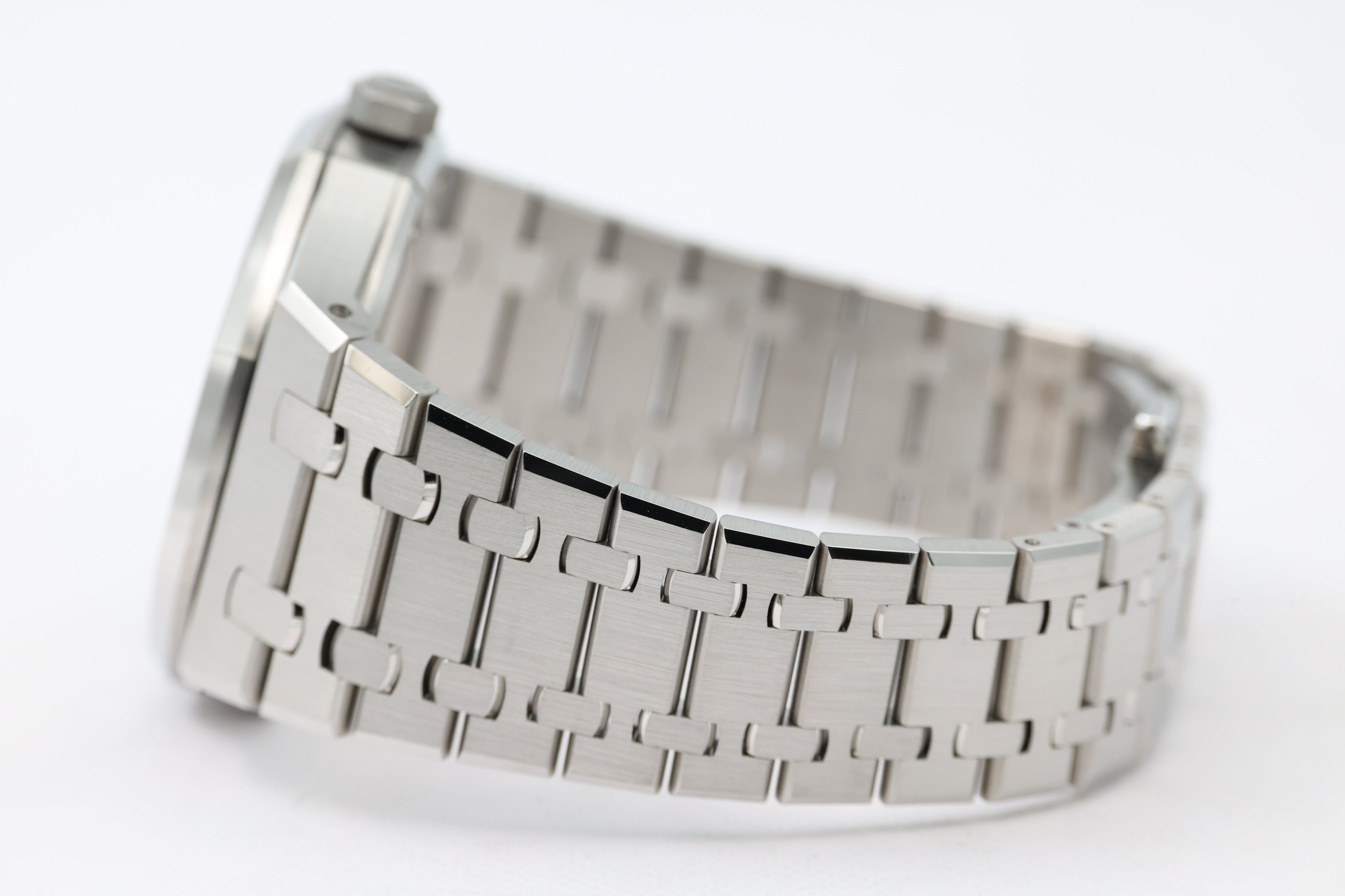 Audemars Piguet - Royal Oak – Silver – 15510ST.OO.1320ST.08 – 2023