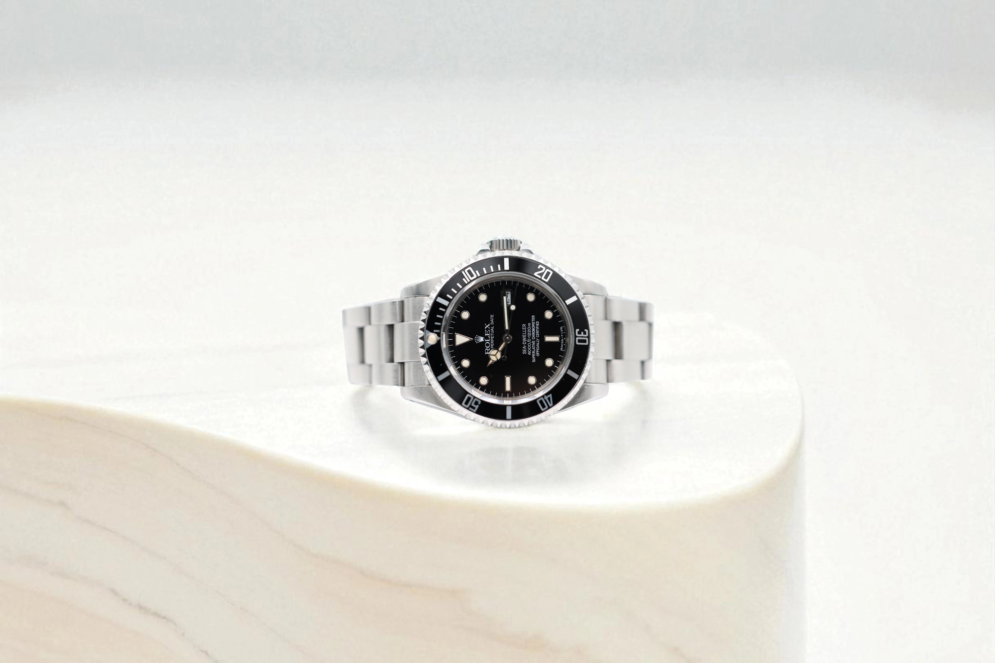 Rolex - Sea-Dweller - Black Dial - 16660 - 1984