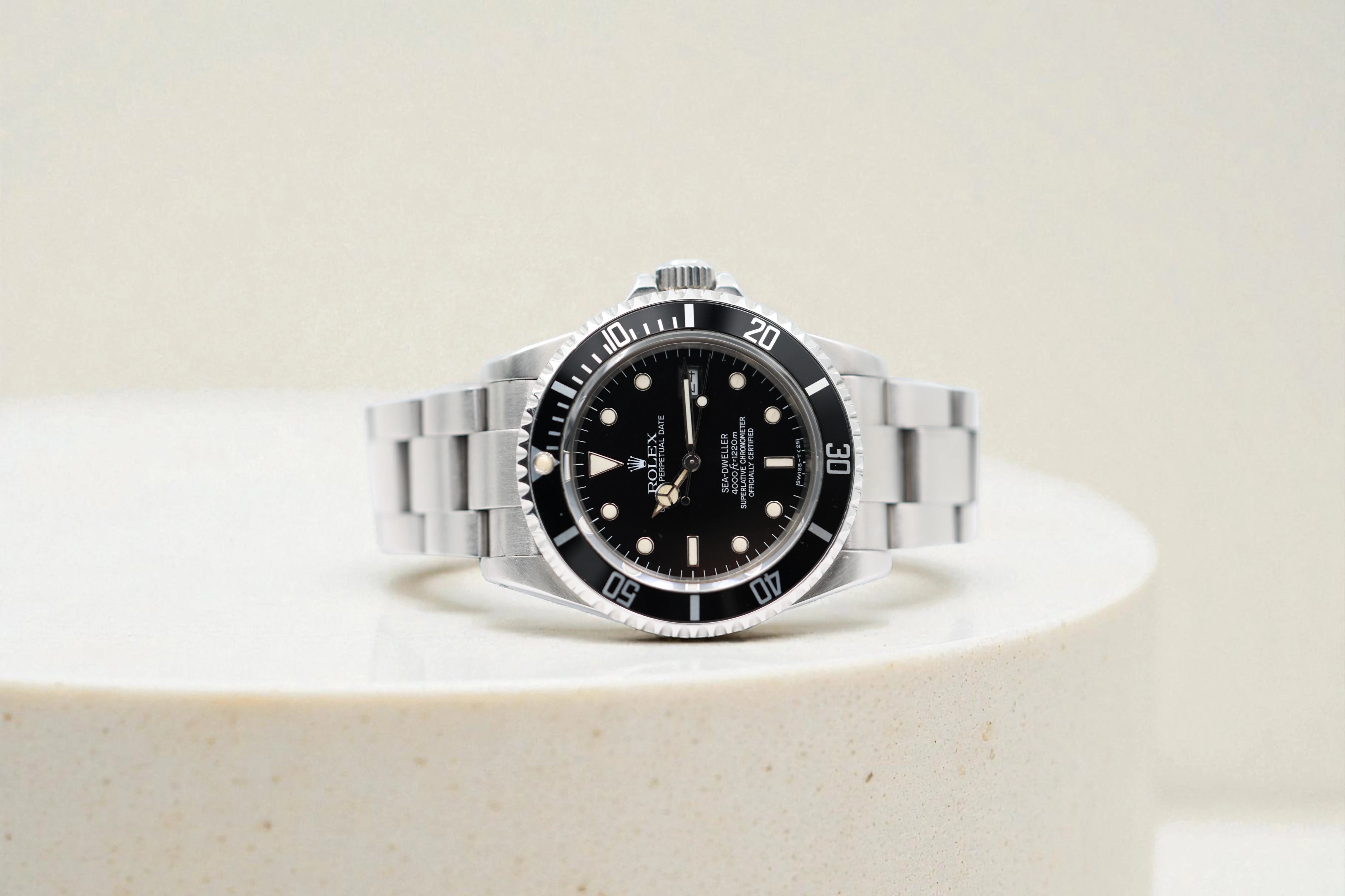 Rolex - Sea-Dweller - Black Dial - 16660 - 1984