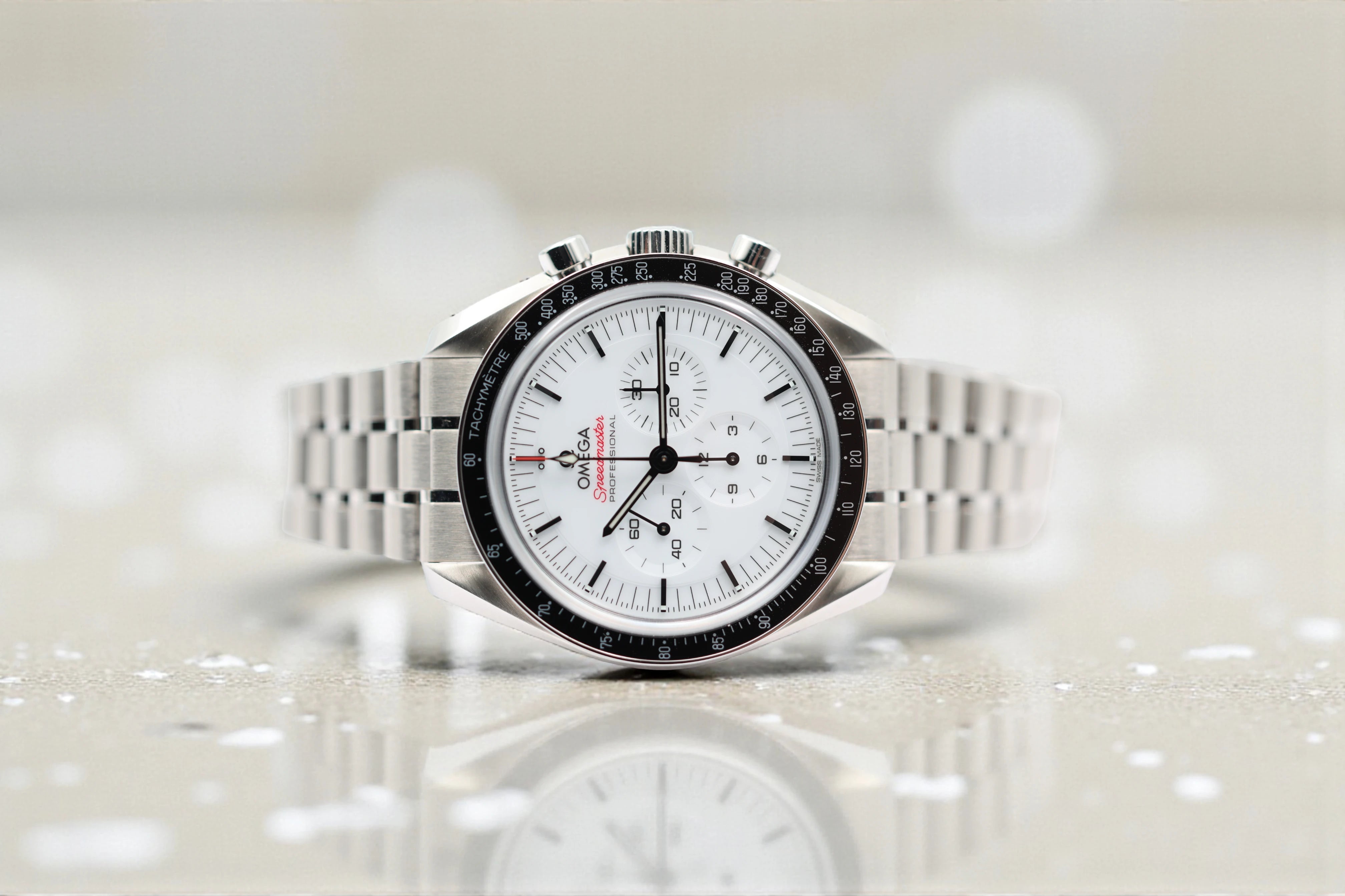 Omega - Speedmaster - White Dial - 310.30.42.50.04.001 - 2024