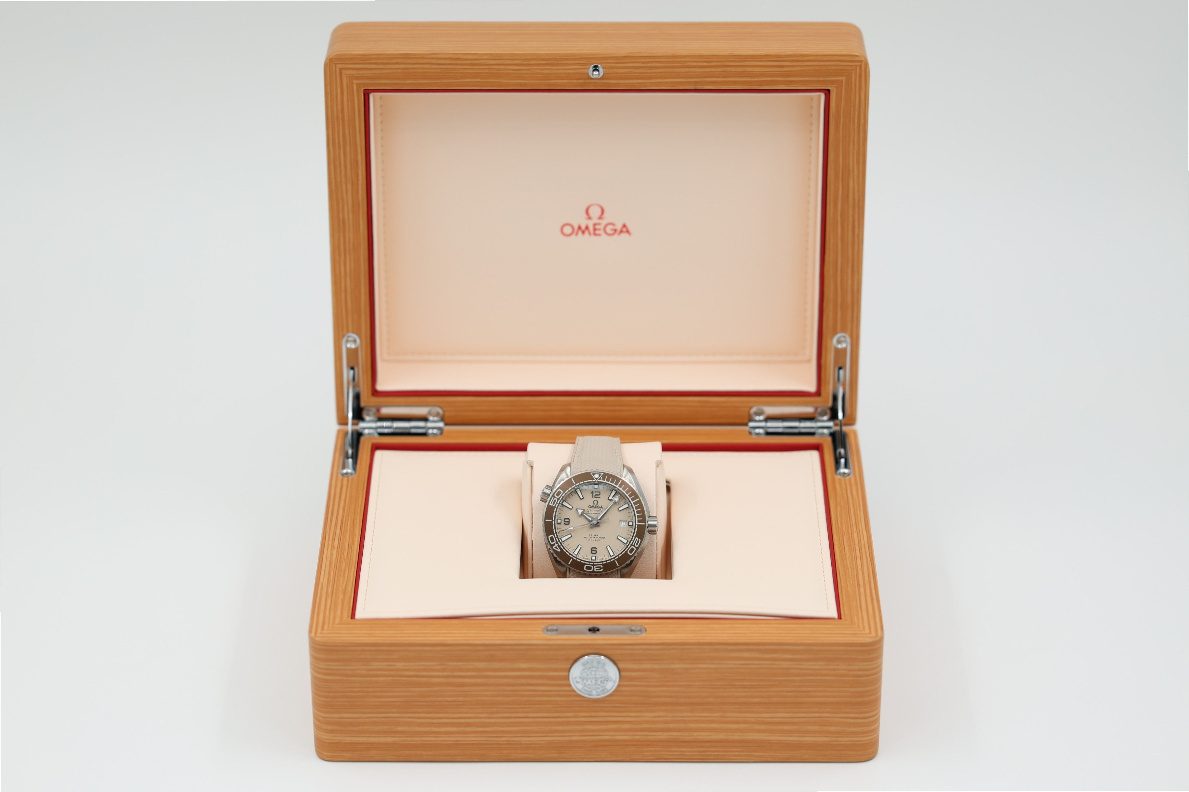 Omega - Seamaster Planet Ocean - Sand Dial - 215.32.44.21.09.001 - 2024